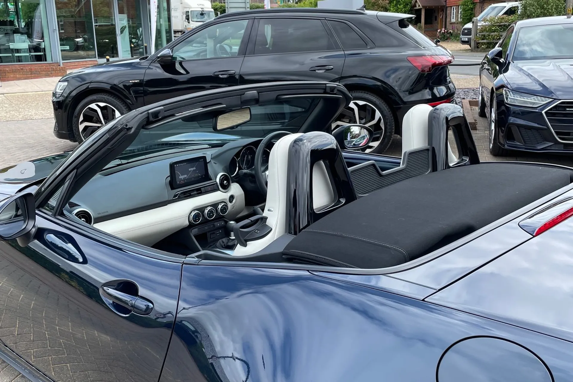 MAZDA MX-5 thumbnail image number 36