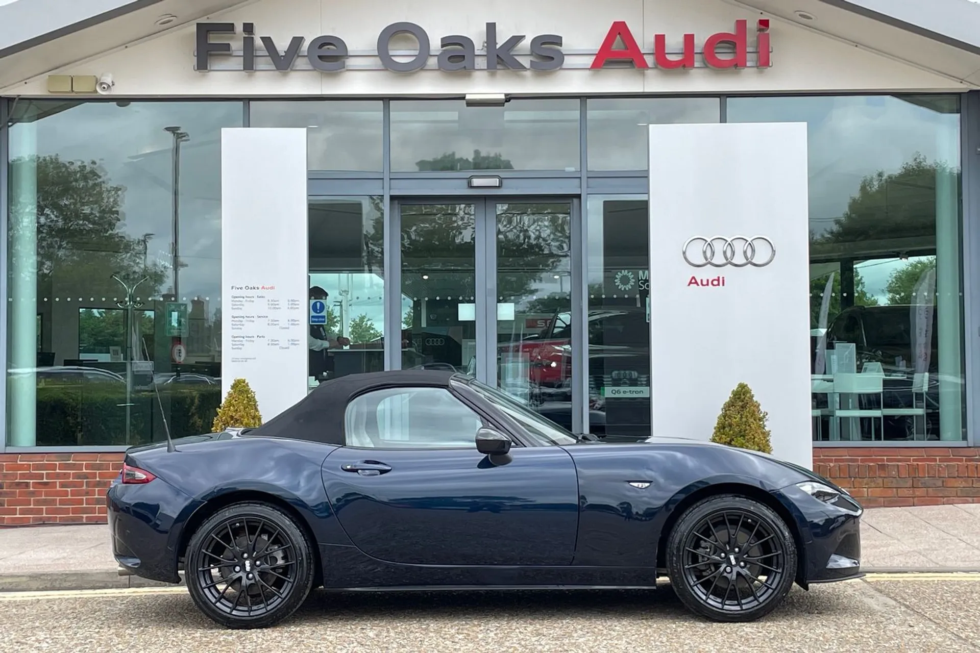 MAZDA MX-5 thumbnail image number 7