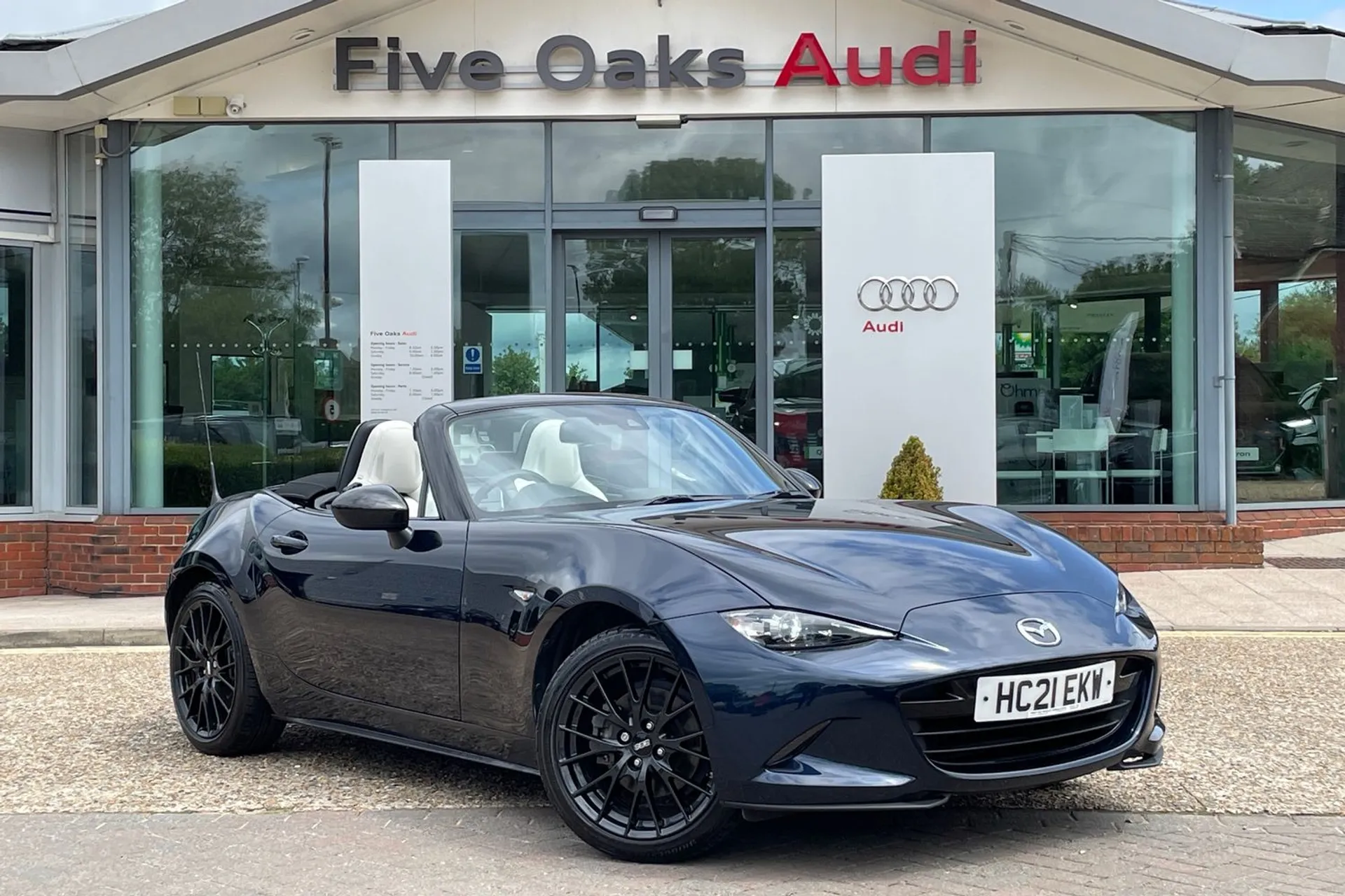 MAZDA MX-5 focused image