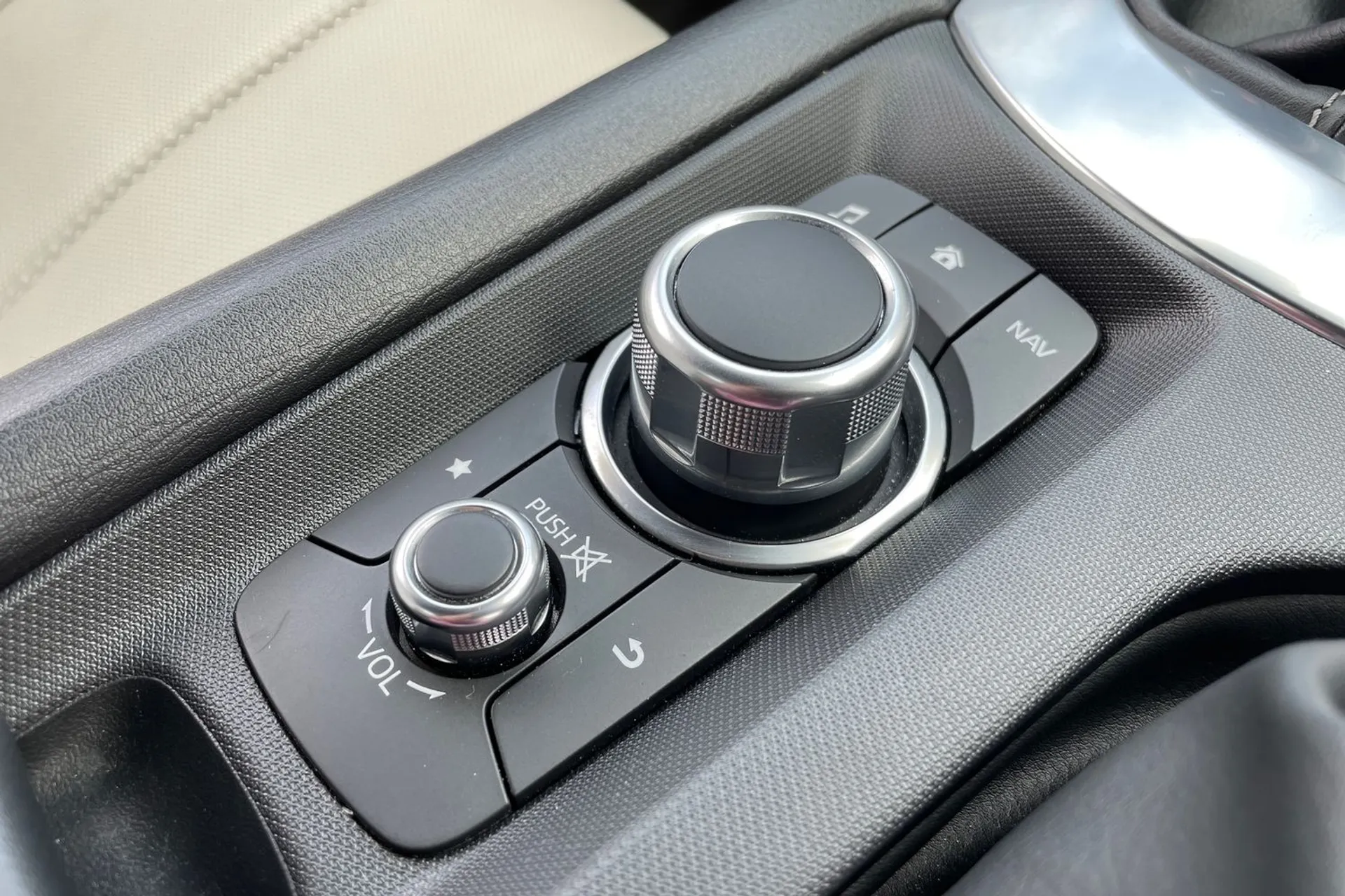 MAZDA MX-5 thumbnail image number 24