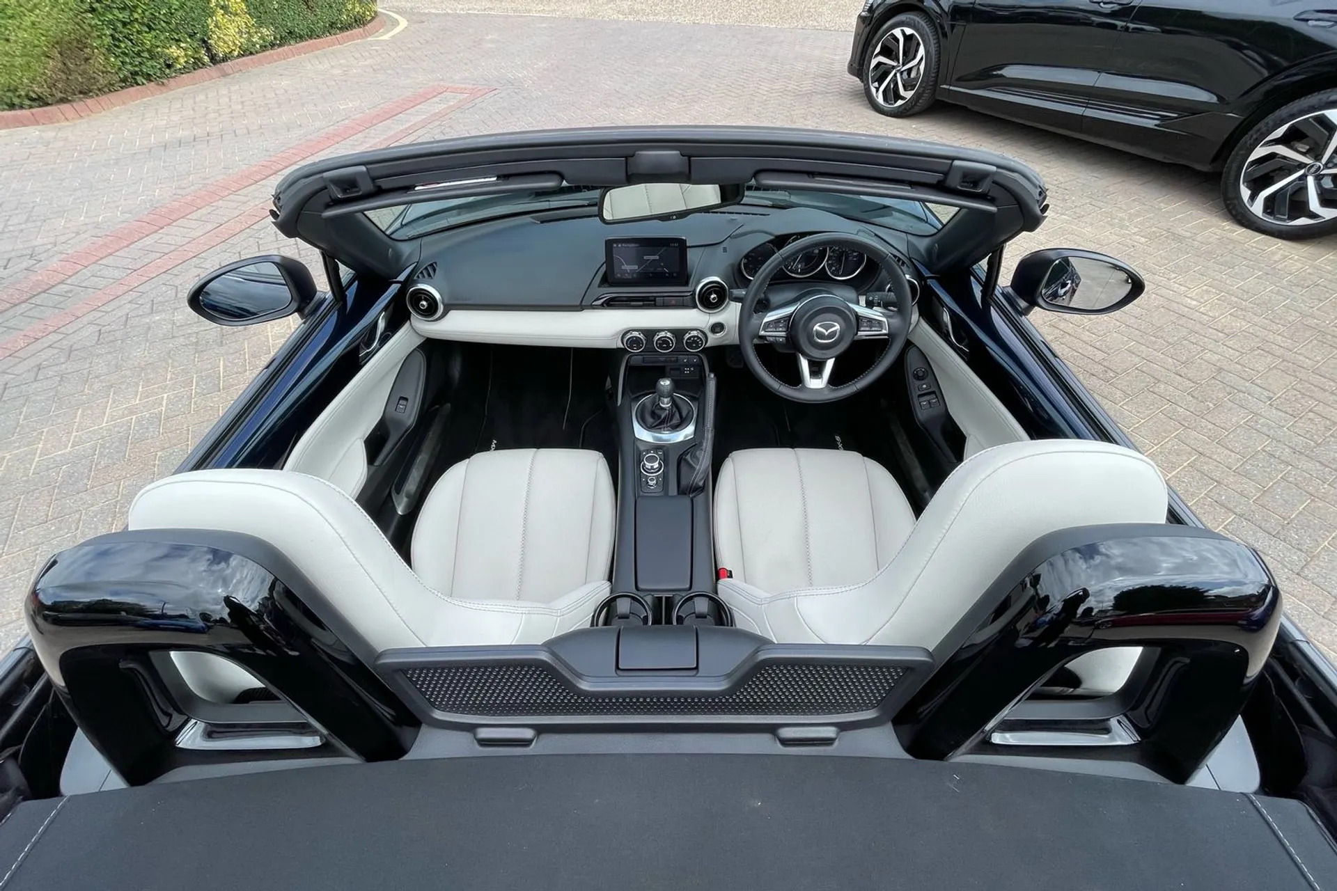 MAZDA MX-5 thumbnail image number 3