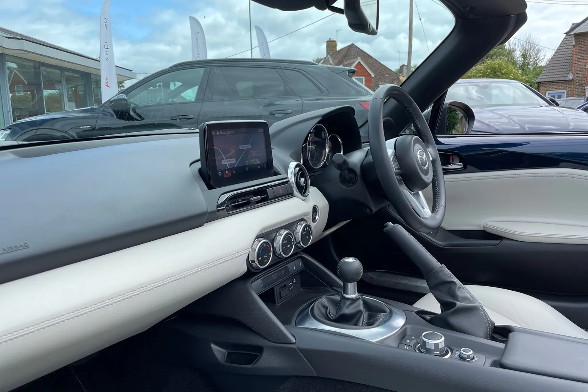 MAZDA MX-5 thumbnail image number 34
