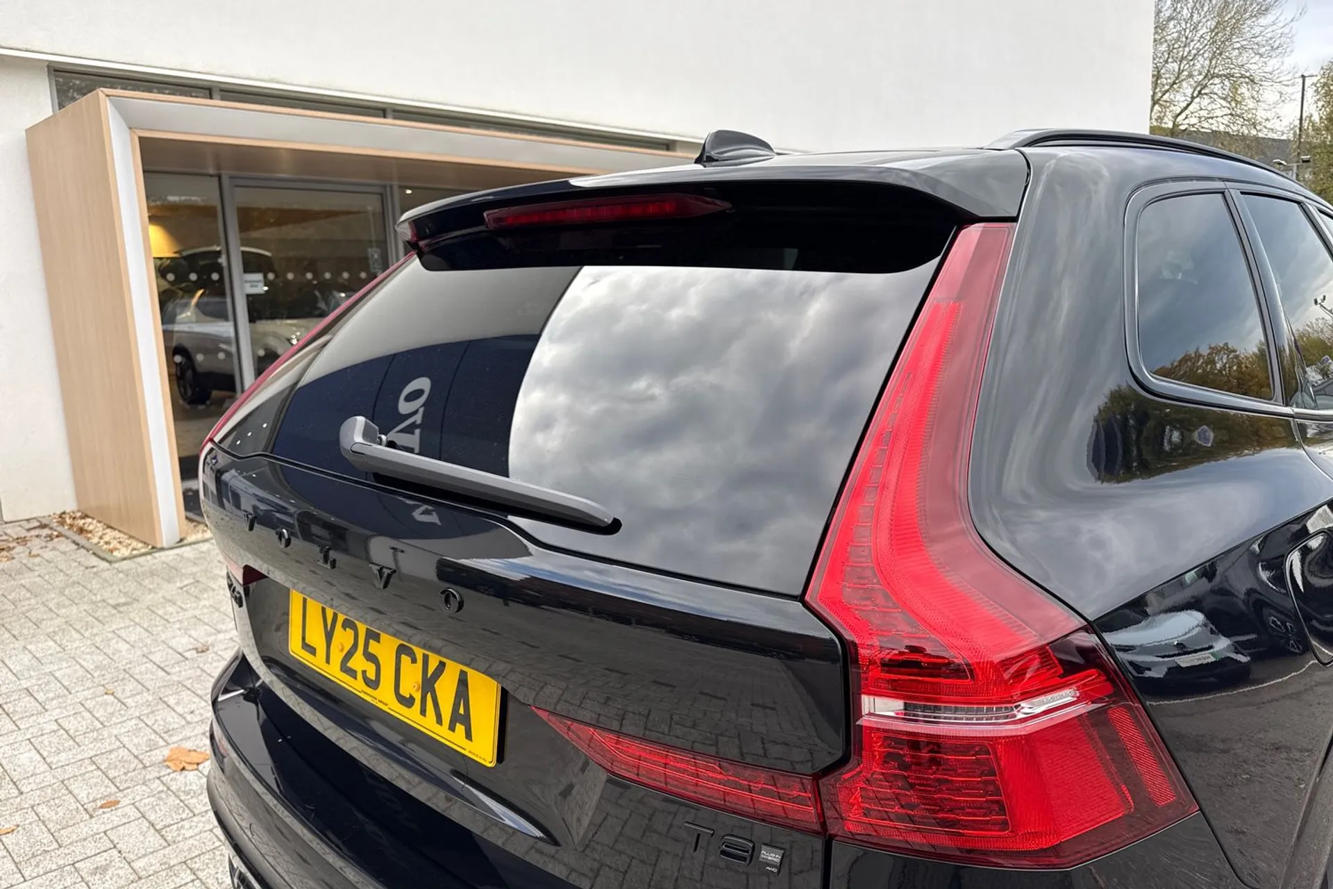 Volvo XC60 thumbnail image number 16