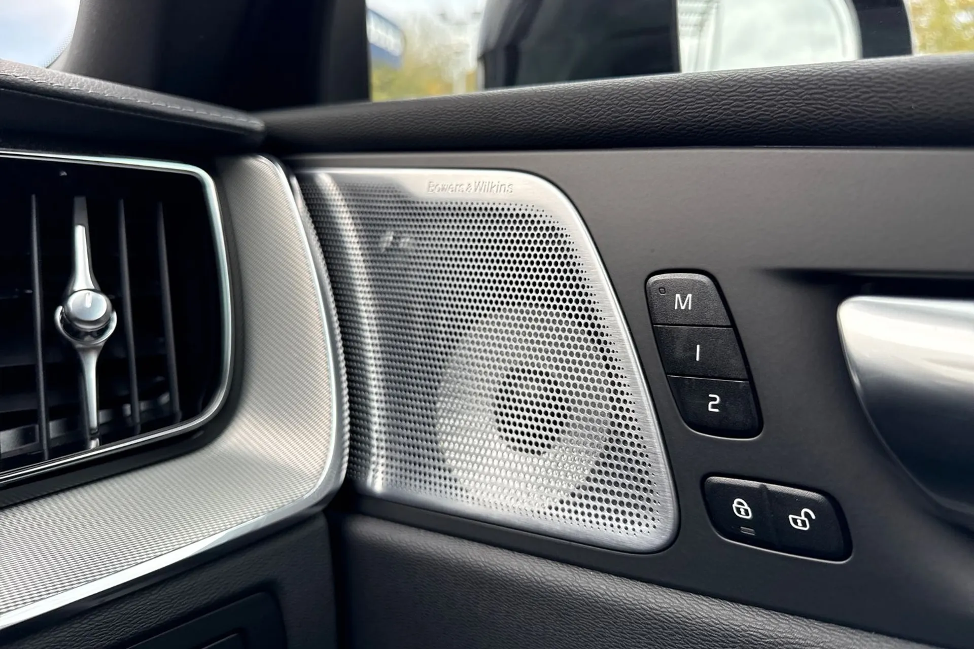 Volvo XC60 thumbnail image number 42