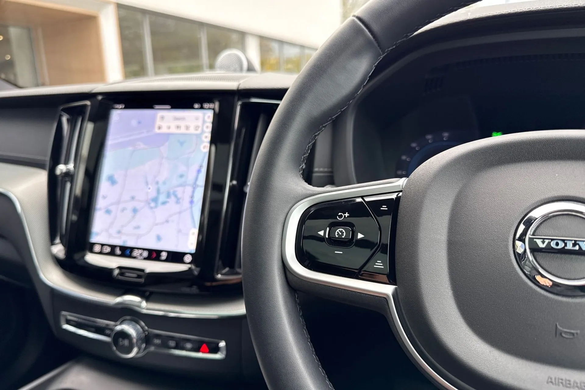 Volvo XC60 thumbnail image number 36