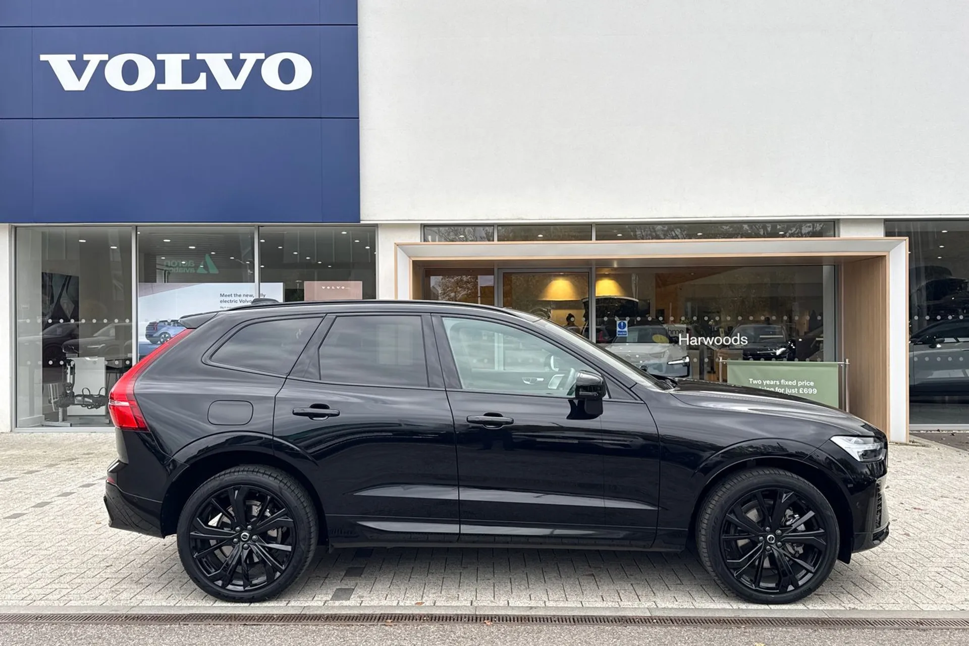 Volvo XC60 thumbnail image number 2