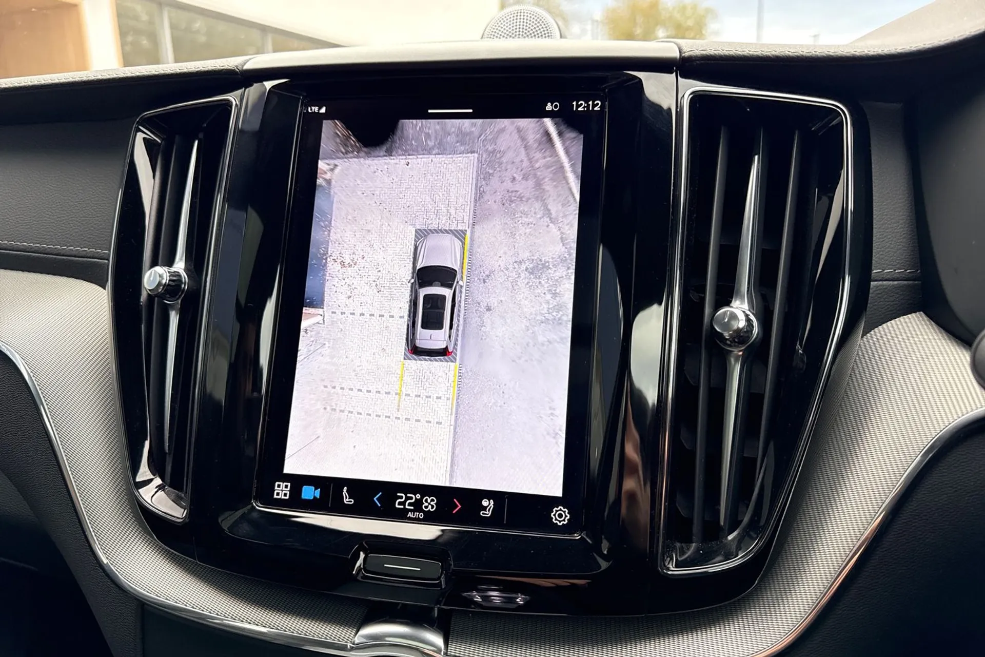 Volvo XC60 thumbnail image number 4