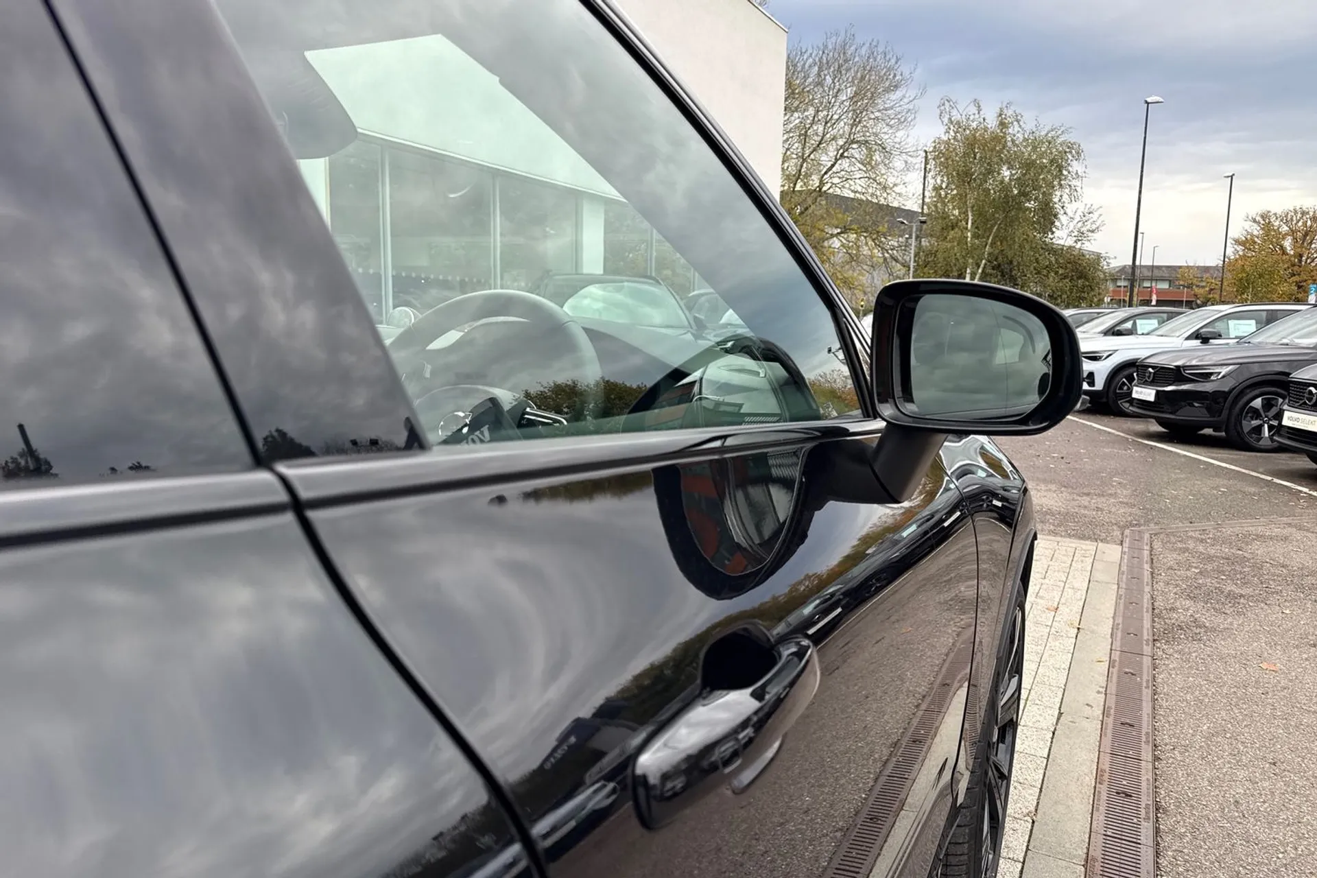 Volvo XC60 thumbnail image number 17