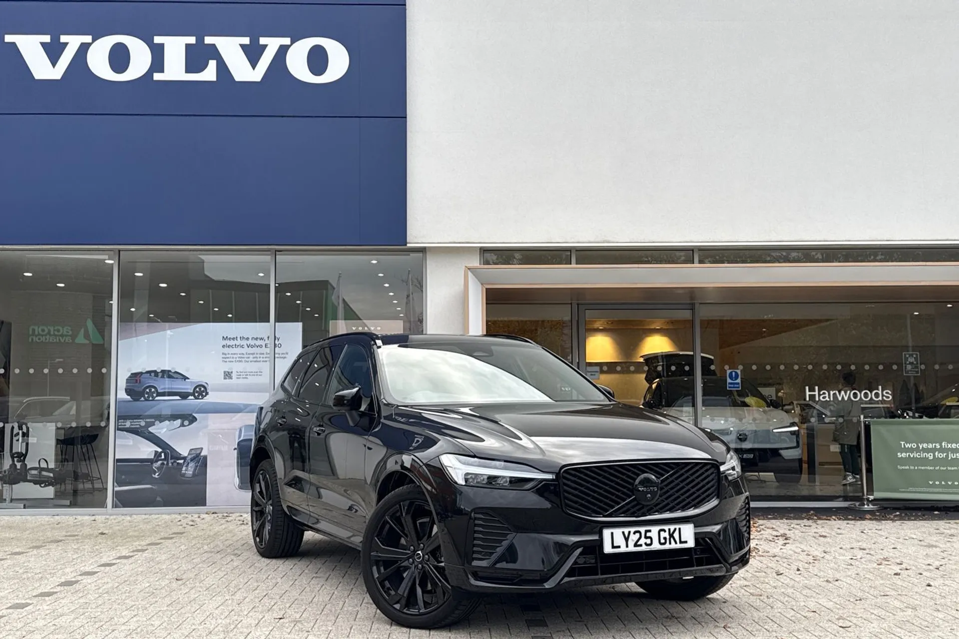 Volvo XC60 focused image
