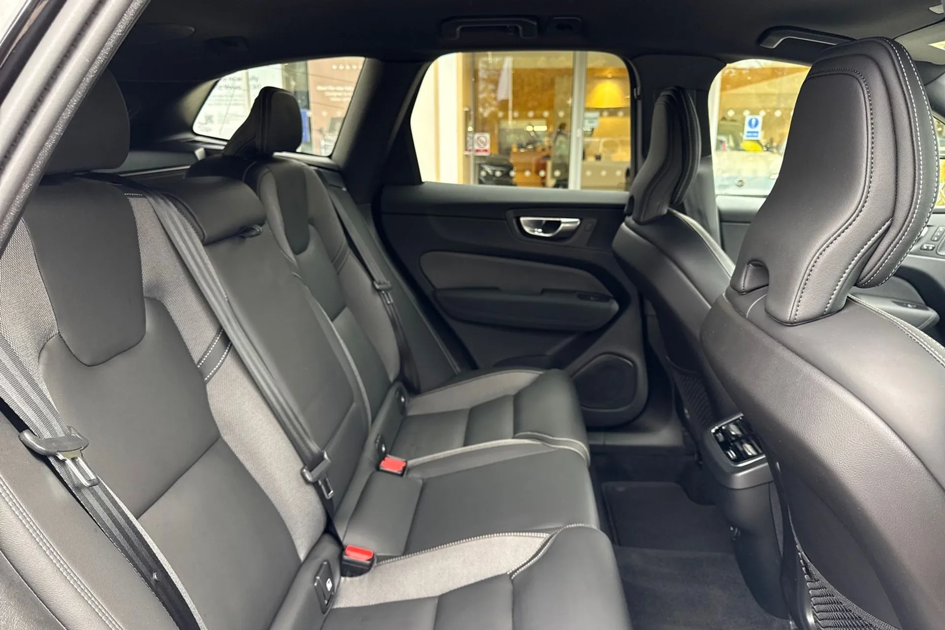 Volvo XC60 thumbnail image number 23