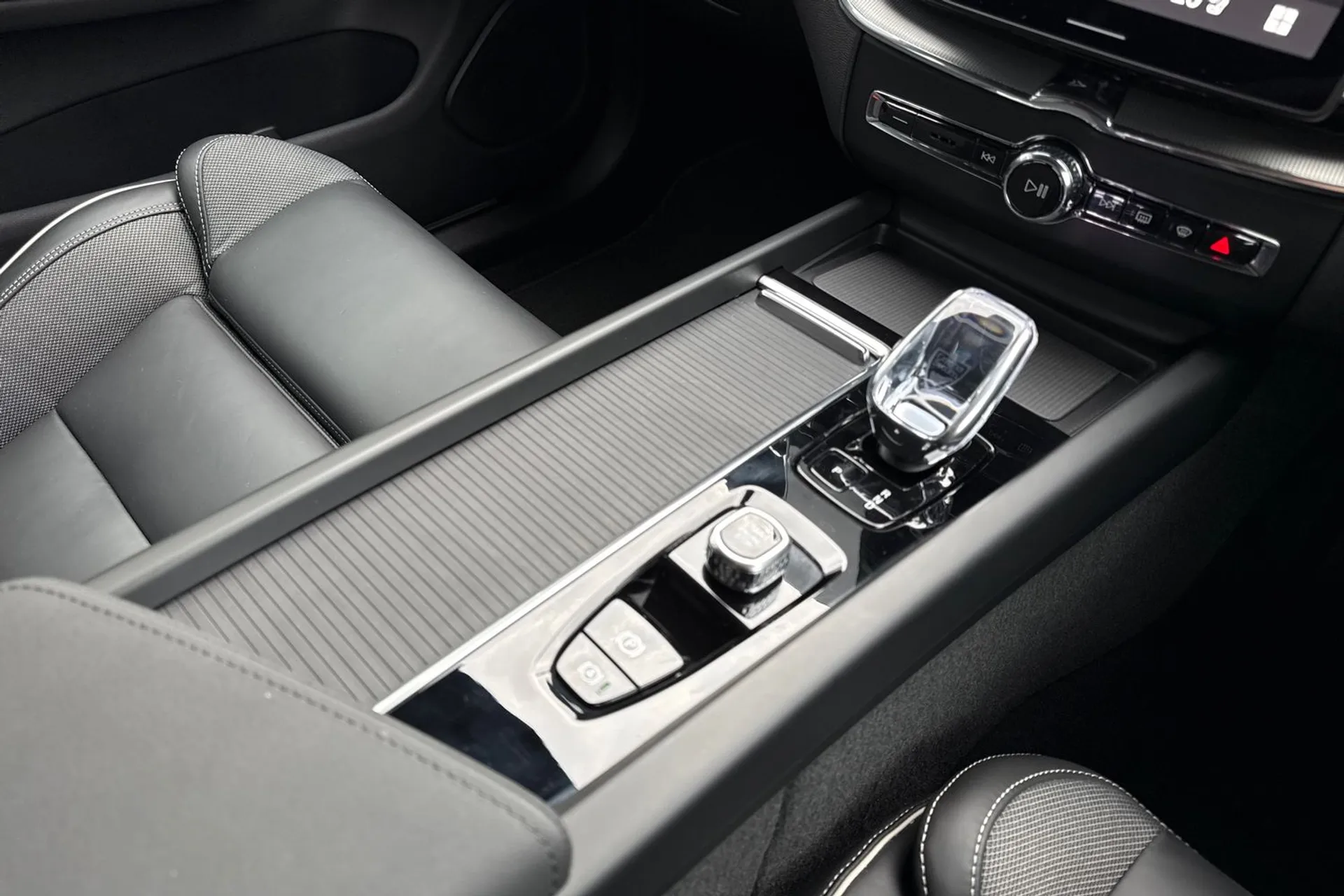 Volvo XC60 thumbnail image number 45