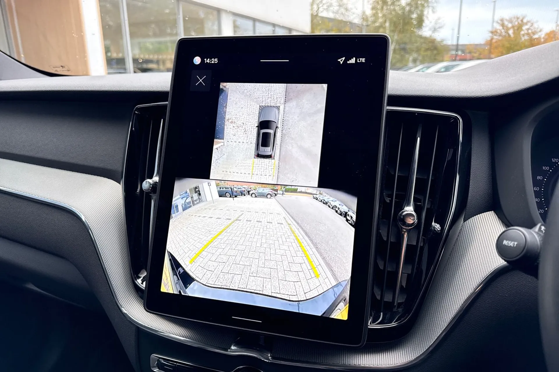 Volvo XC60 thumbnail image number 39