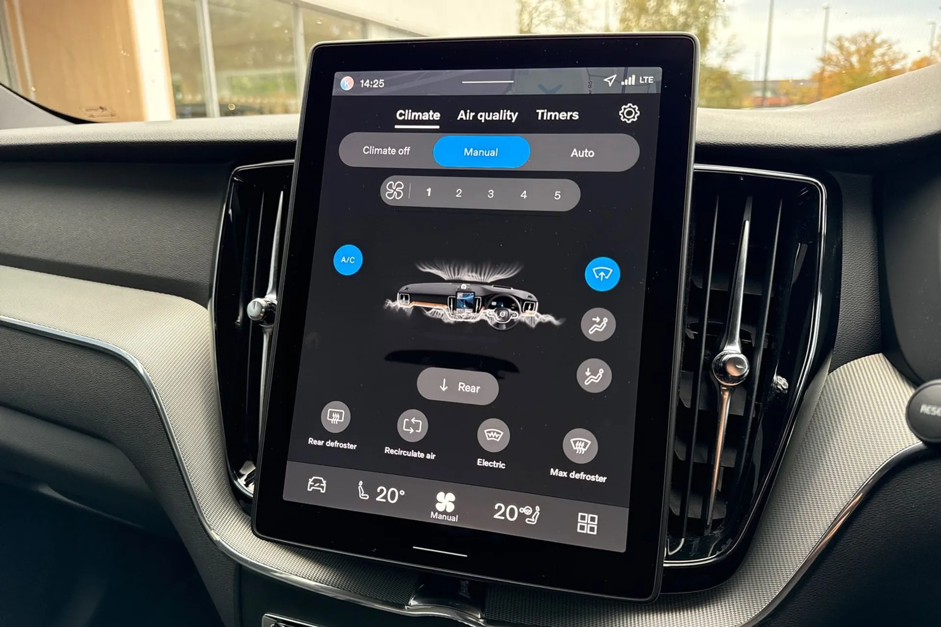 Volvo XC60 thumbnail image number 40