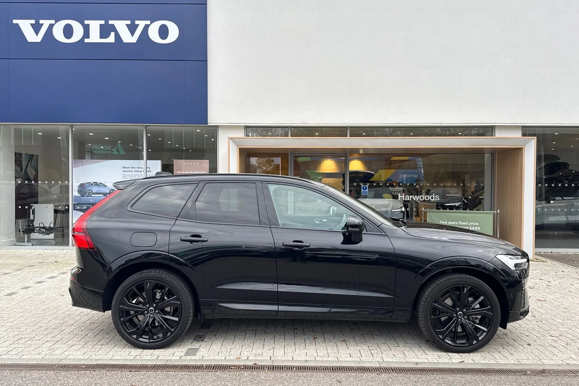 Volvo XC60 thumbnail image number 2