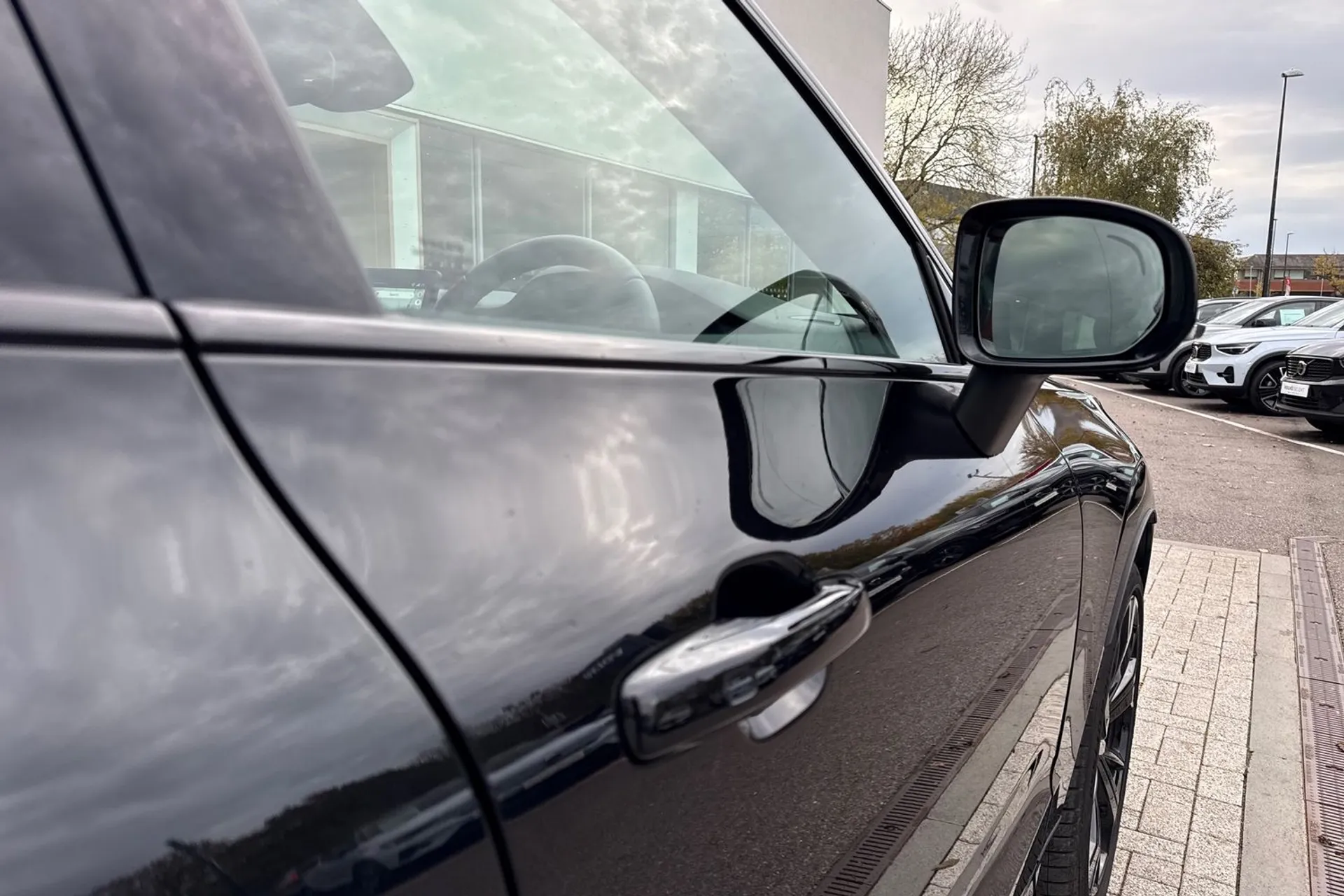 Volvo XC60 thumbnail image number 17