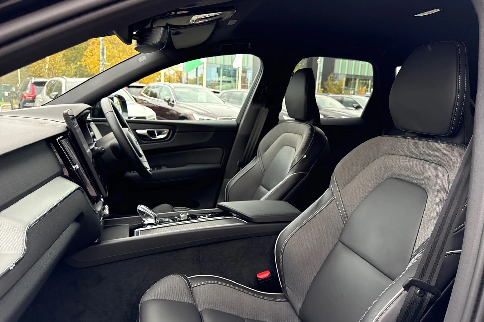 Volvo XC60 thumbnail image number 28