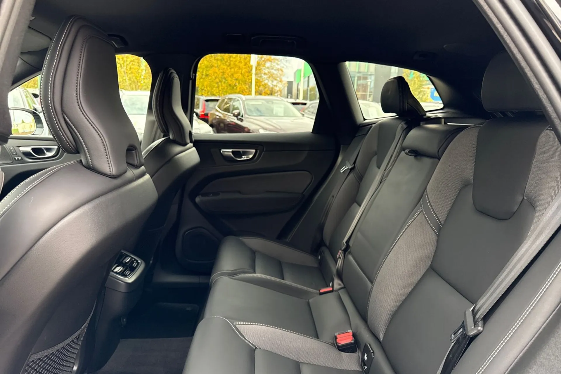 Volvo XC60 thumbnail image number 30