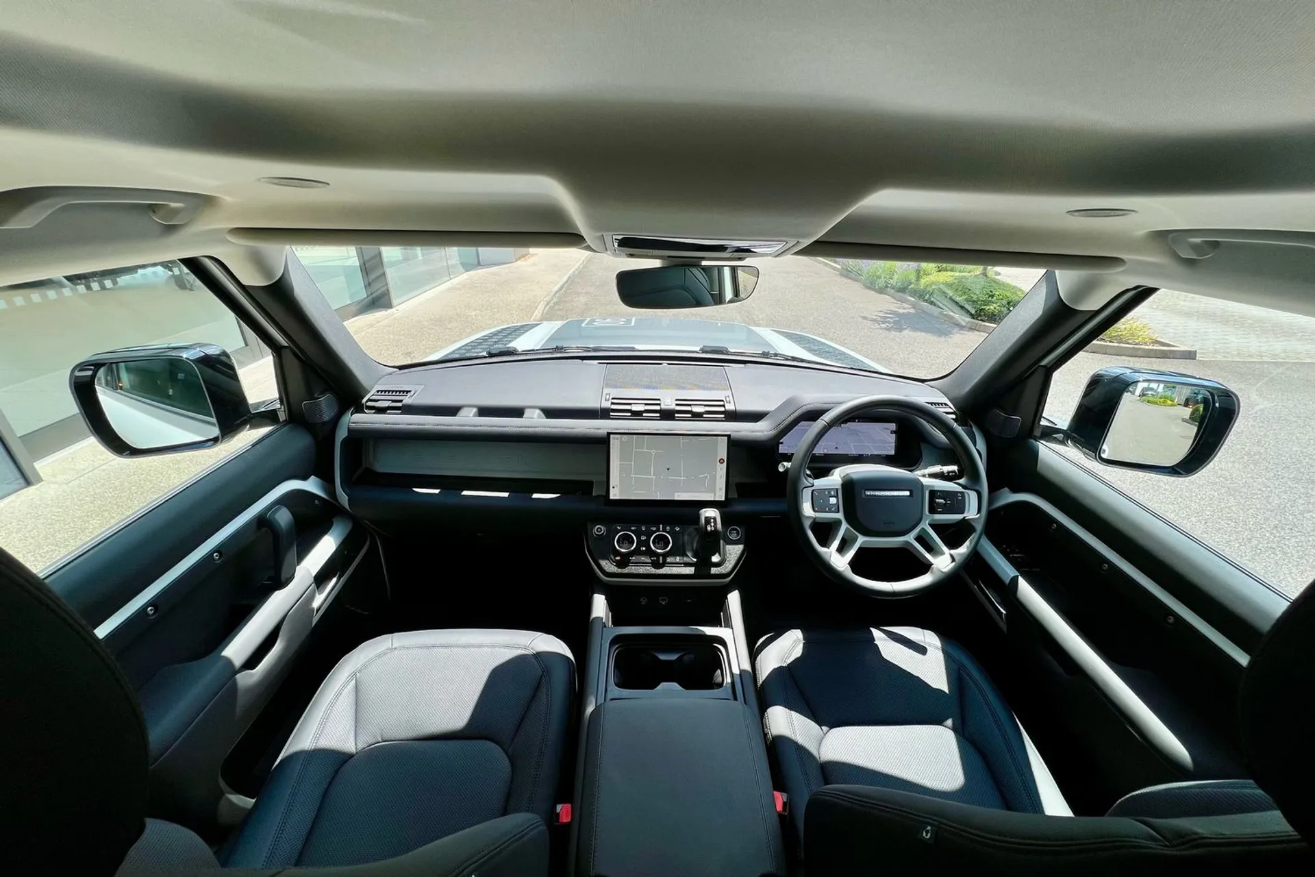 LAND ROVER DEFENDER thumbnail image number 3
