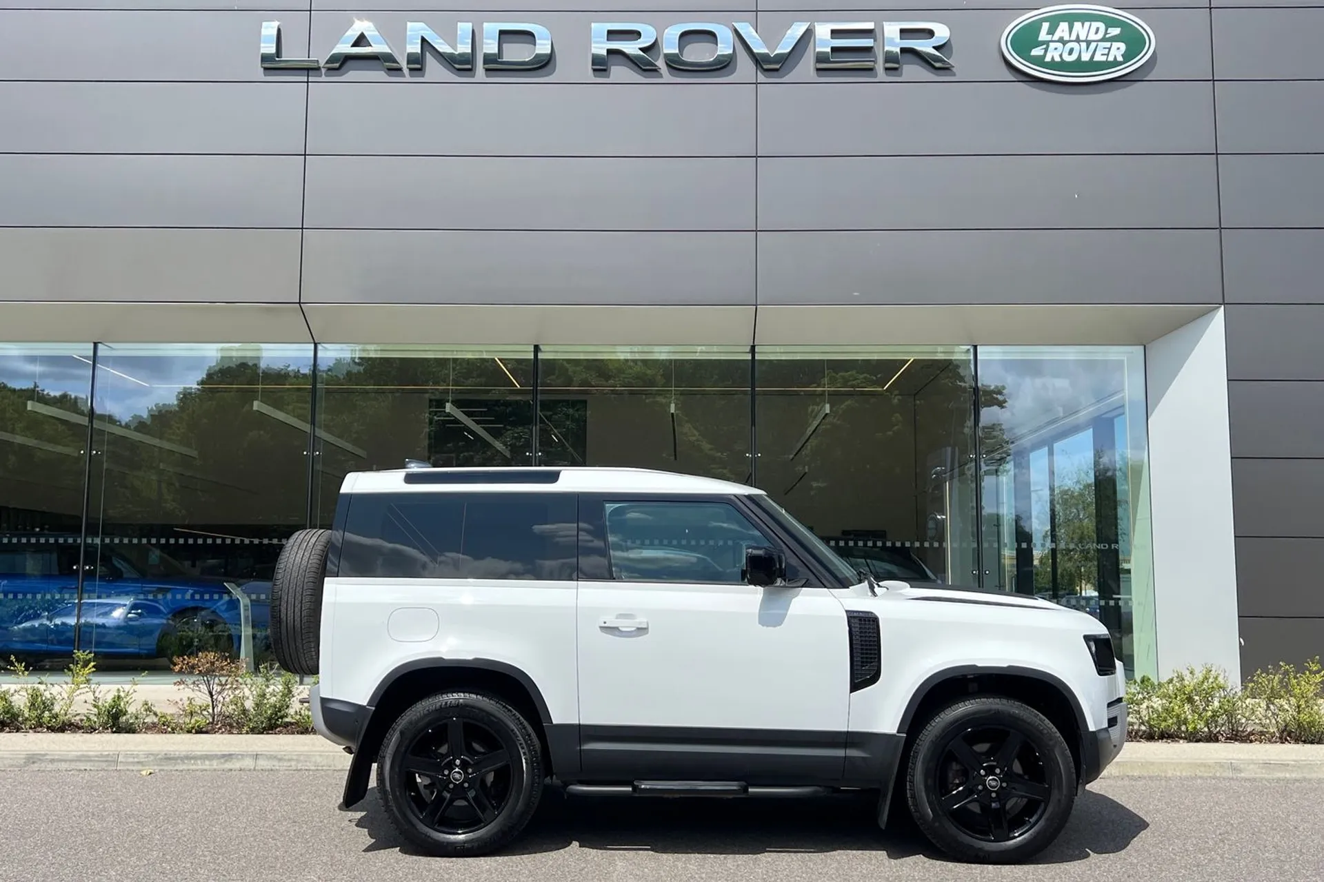 LAND ROVER DEFENDER thumbnail image number 2