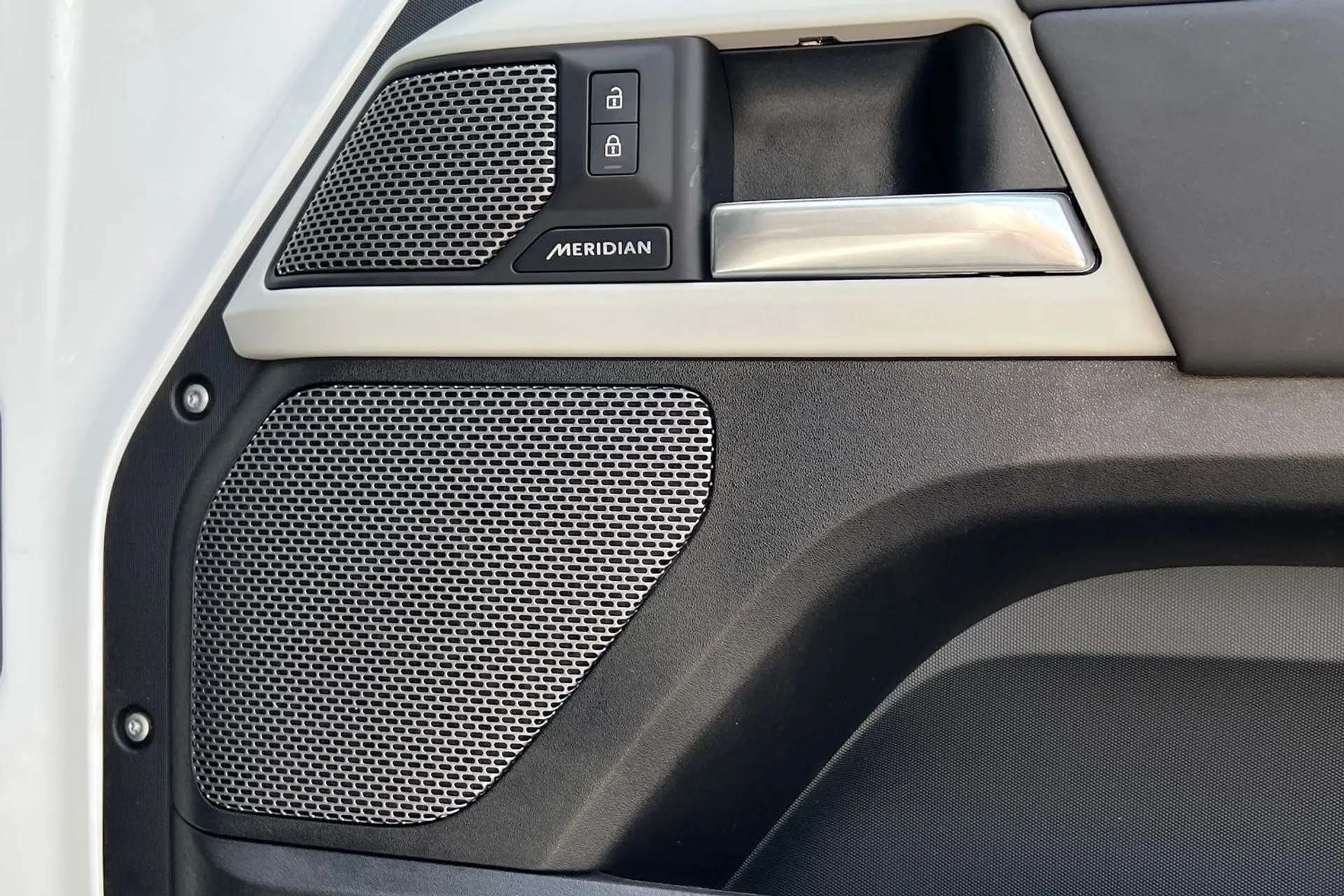 LAND ROVER DEFENDER thumbnail image number 57