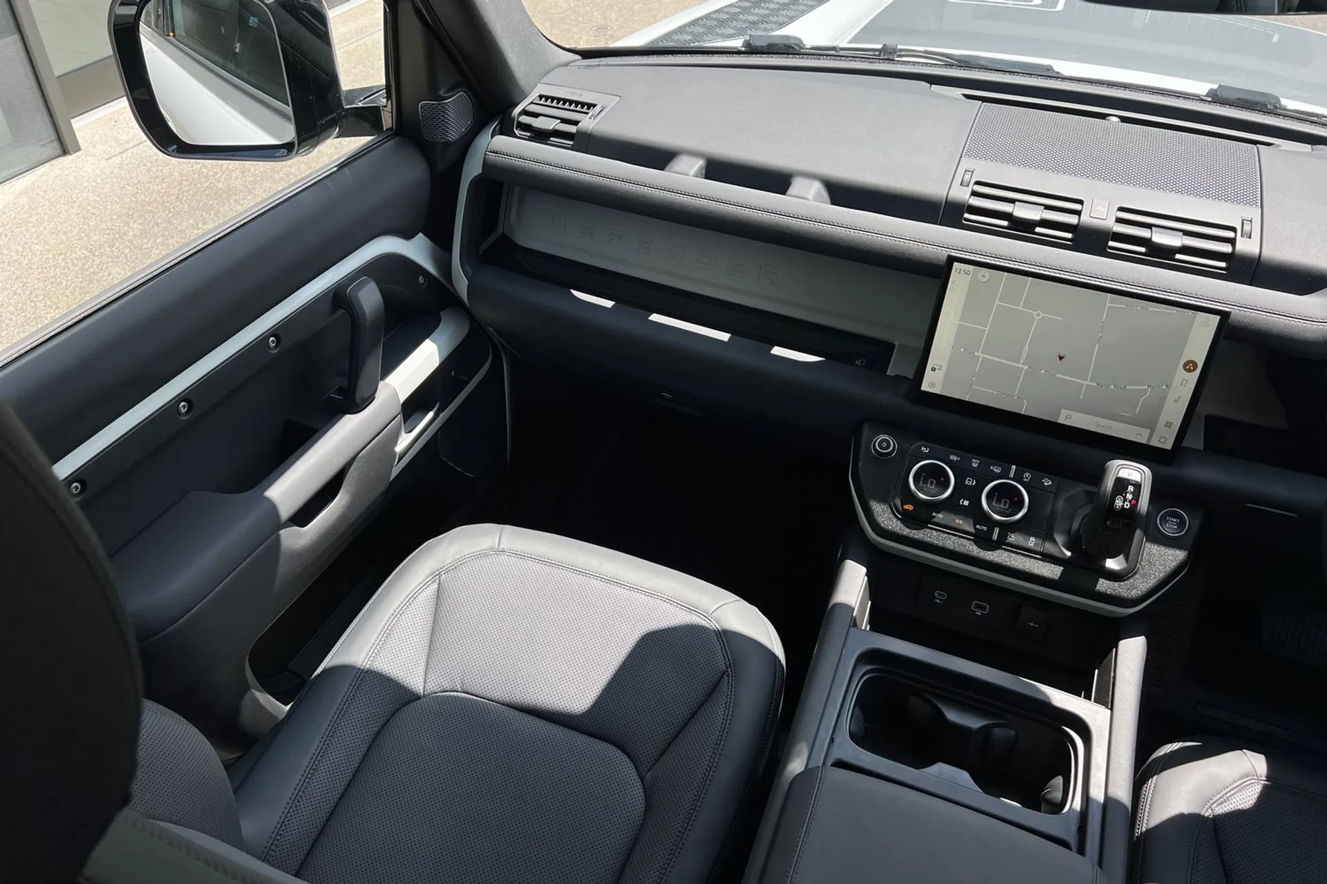 LAND ROVER DEFENDER thumbnail image number 25