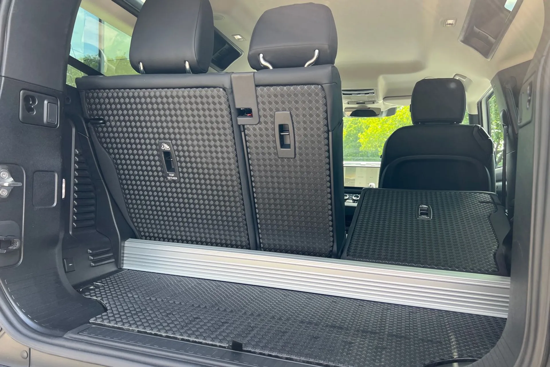 LAND ROVER DEFENDER thumbnail image number 35