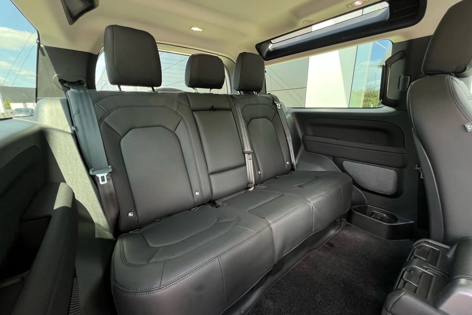 LAND ROVER DEFENDER thumbnail image number 36