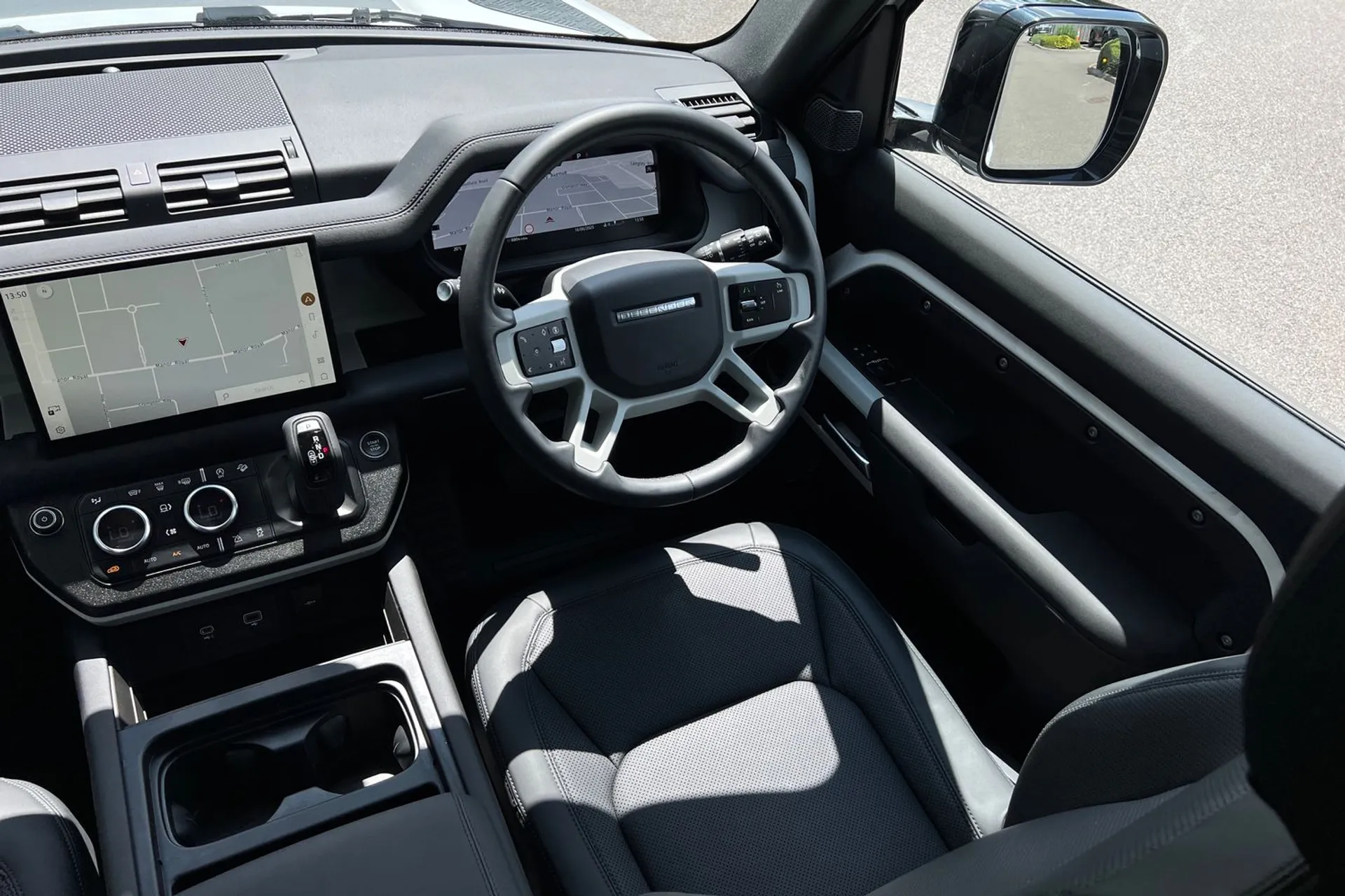 LAND ROVER DEFENDER thumbnail image number 30