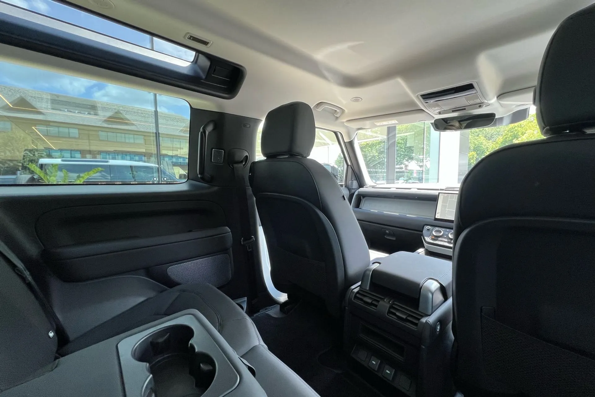 LAND ROVER DEFENDER thumbnail image number 37
