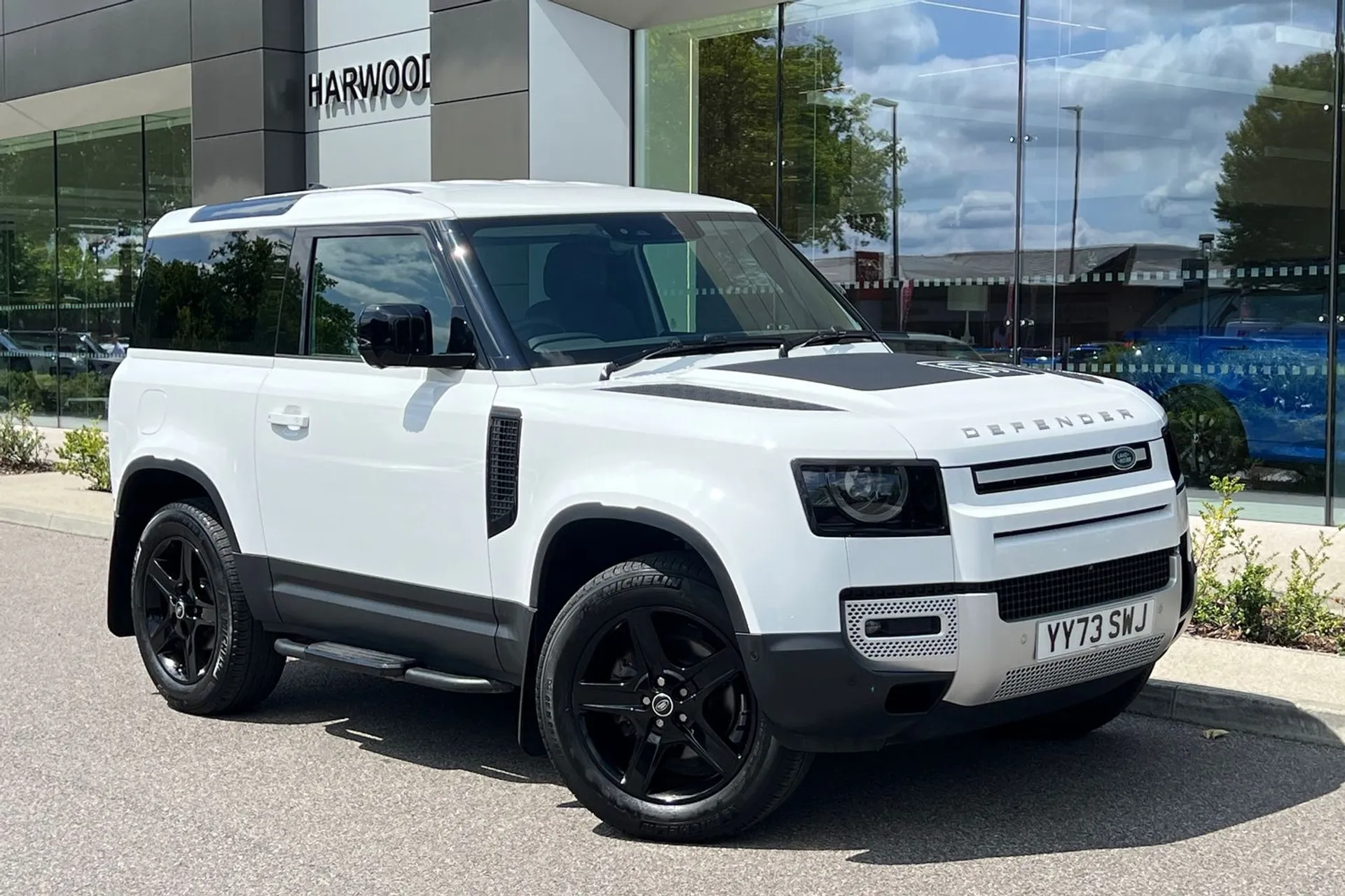 LAND ROVER DEFENDER focused image