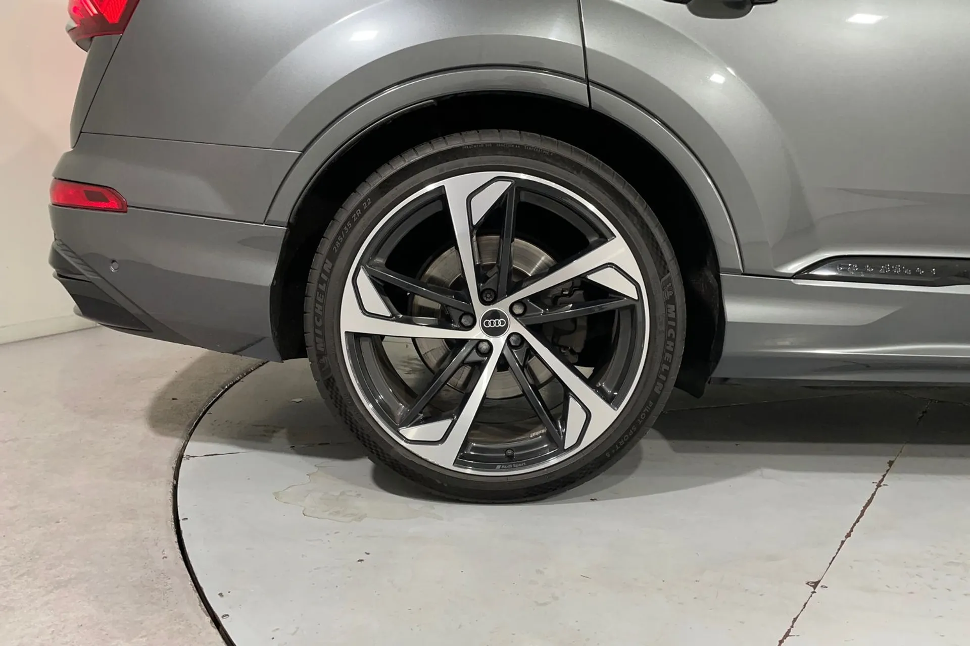 Audi Q7 thumbnail image number 12