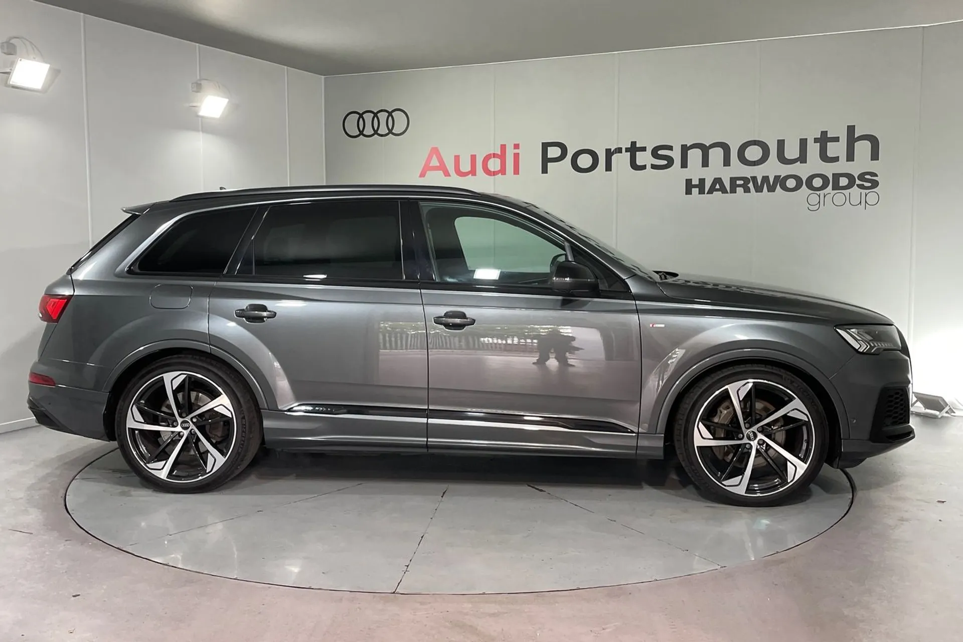 Audi Q7 thumbnail image number 2