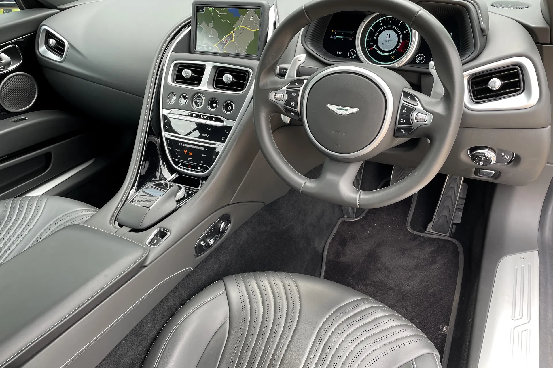 Aston Martin DB11 thumbnail image number 3