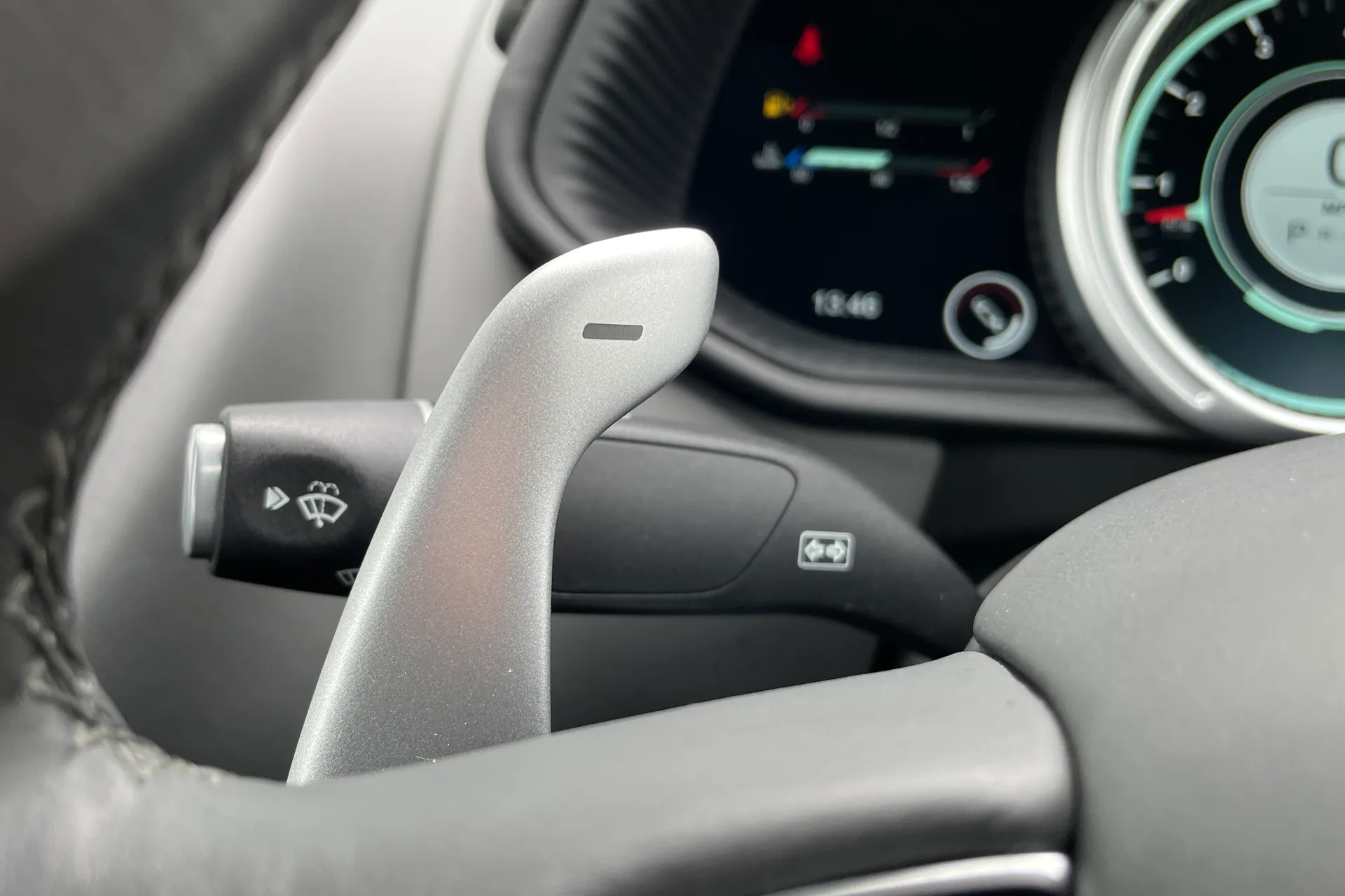 Aston Martin DB11 thumbnail image number 46