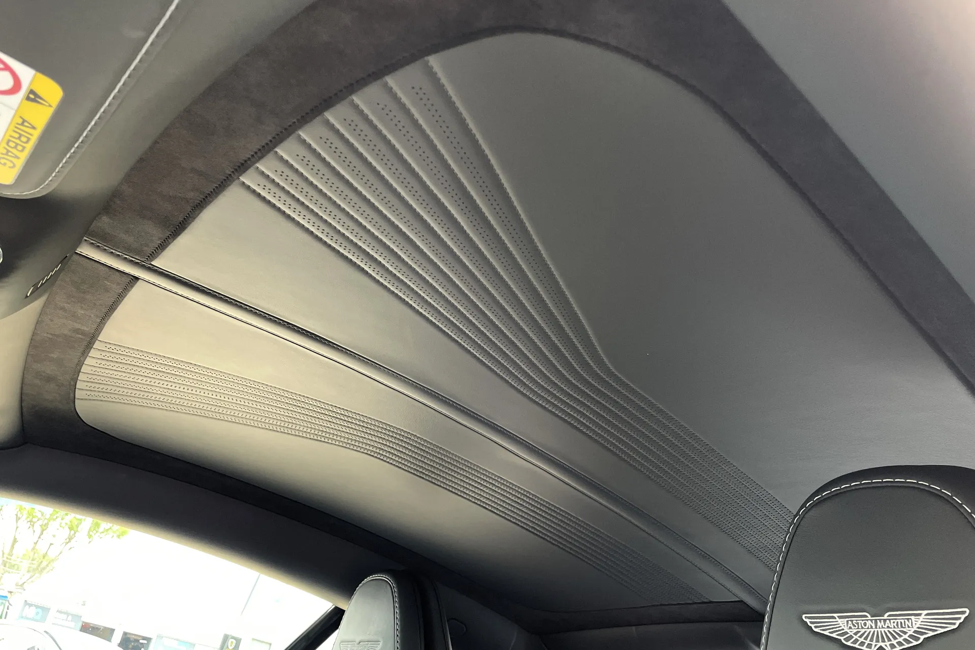 Aston Martin DB11 thumbnail image number 21