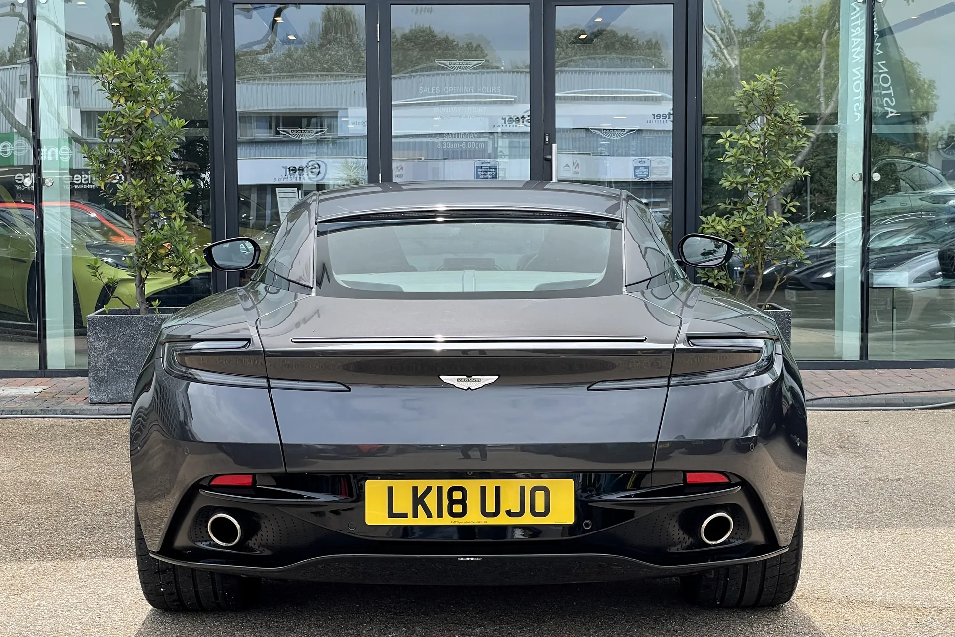 Aston Martin DB11 thumbnail image number 10