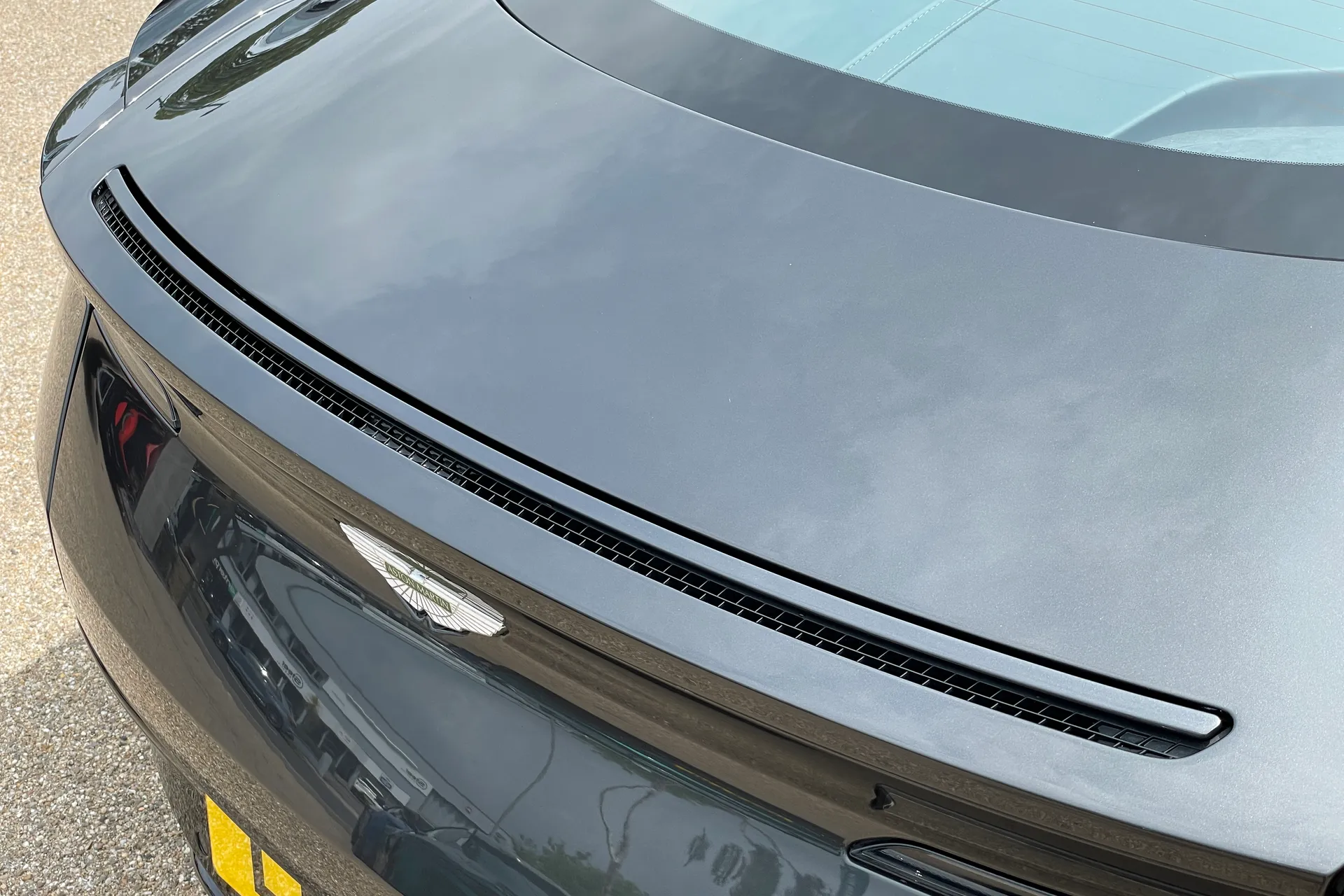 Aston Martin DB11 thumbnail image number 13