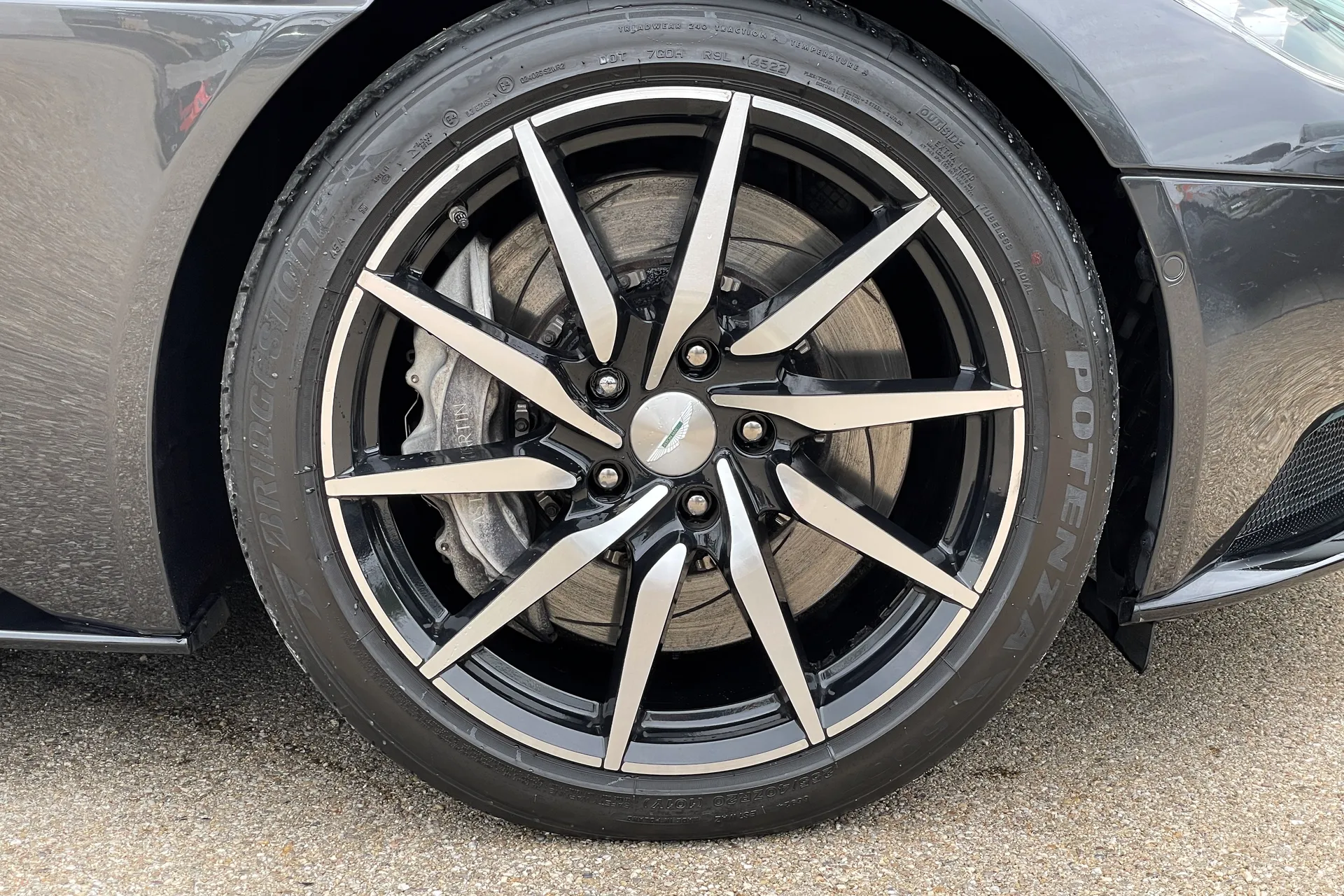 Aston Martin DB11 thumbnail image number 7