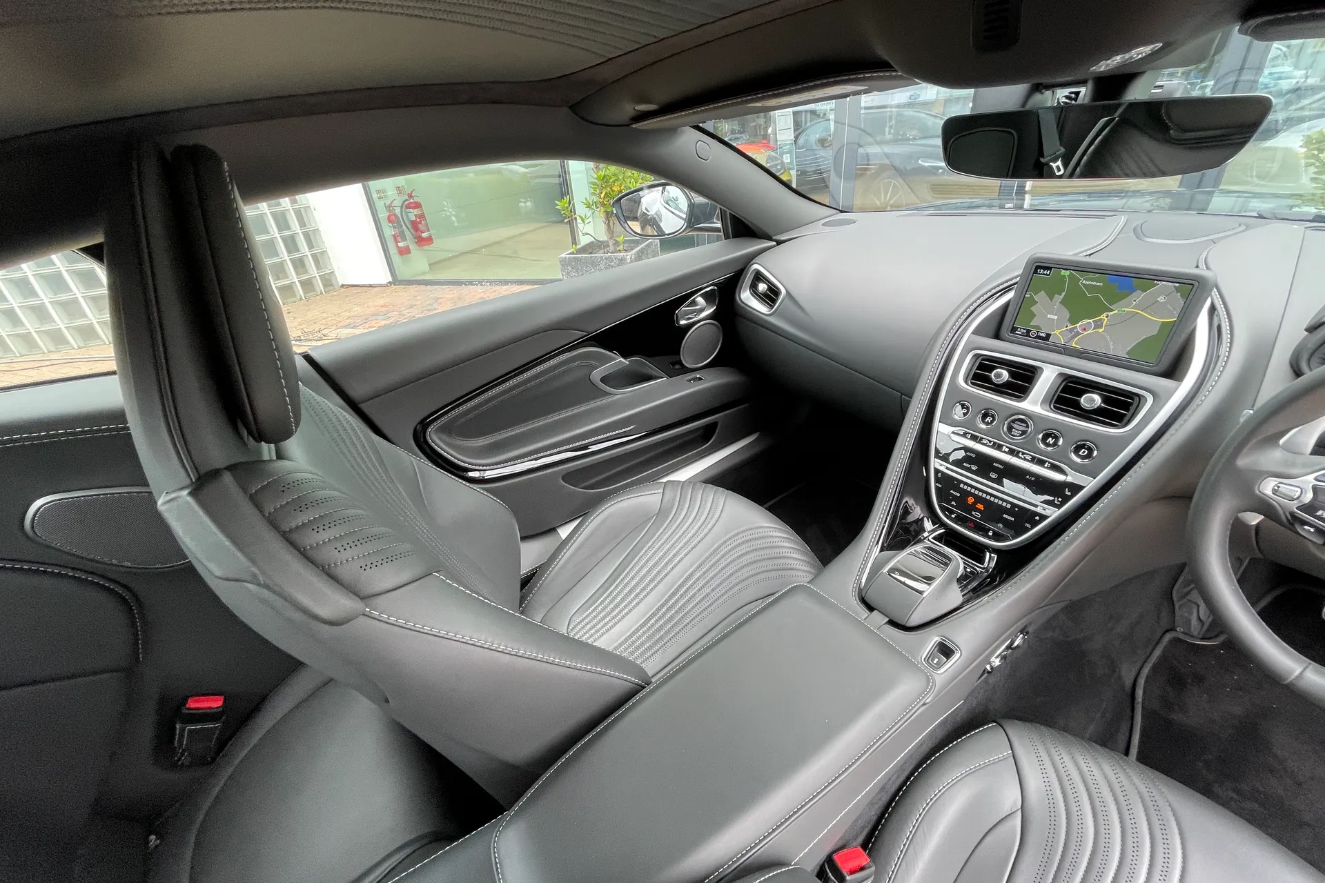 Aston Martin DB11 thumbnail image number 26