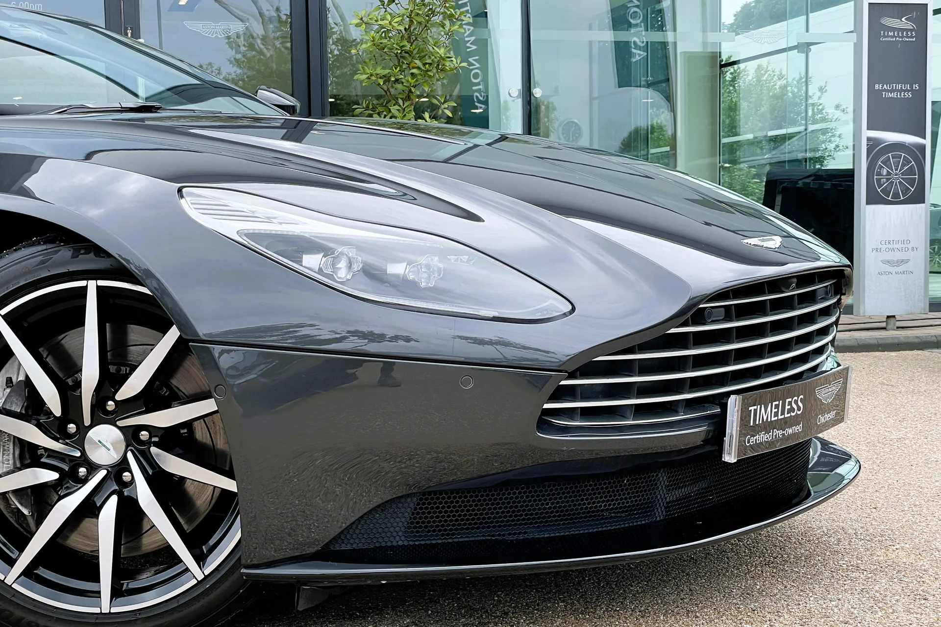 Aston Martin DB11 thumbnail image number 50