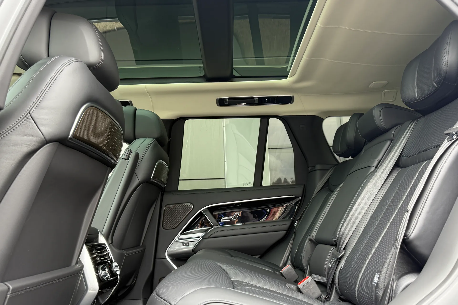 LAND ROVER RANGE ROVER thumbnail image number 68