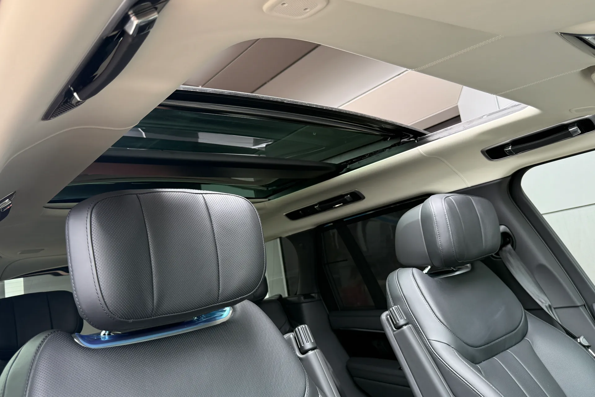 LAND ROVER RANGE ROVER thumbnail image number 10