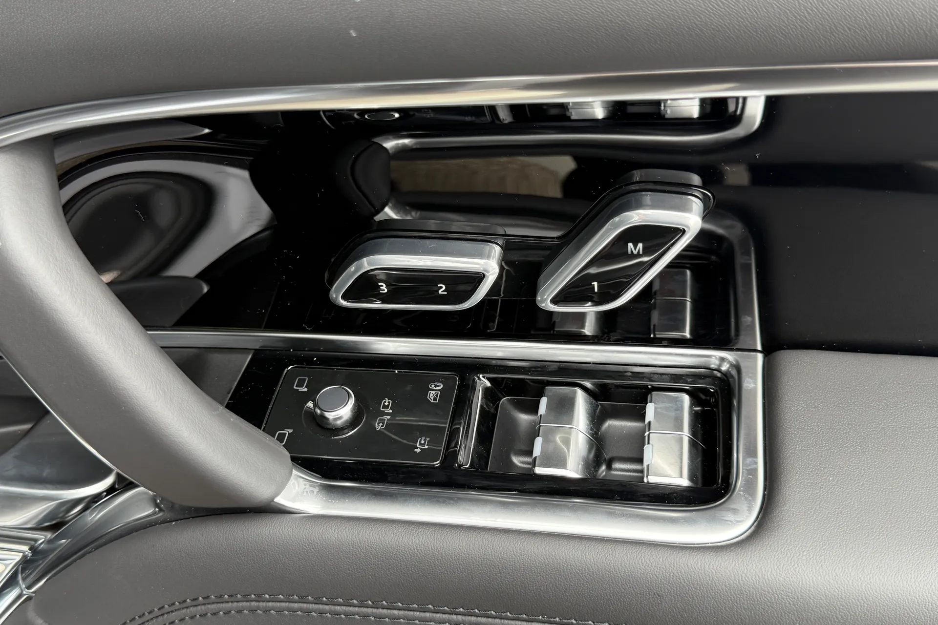 LAND ROVER RANGE ROVER thumbnail image number 77