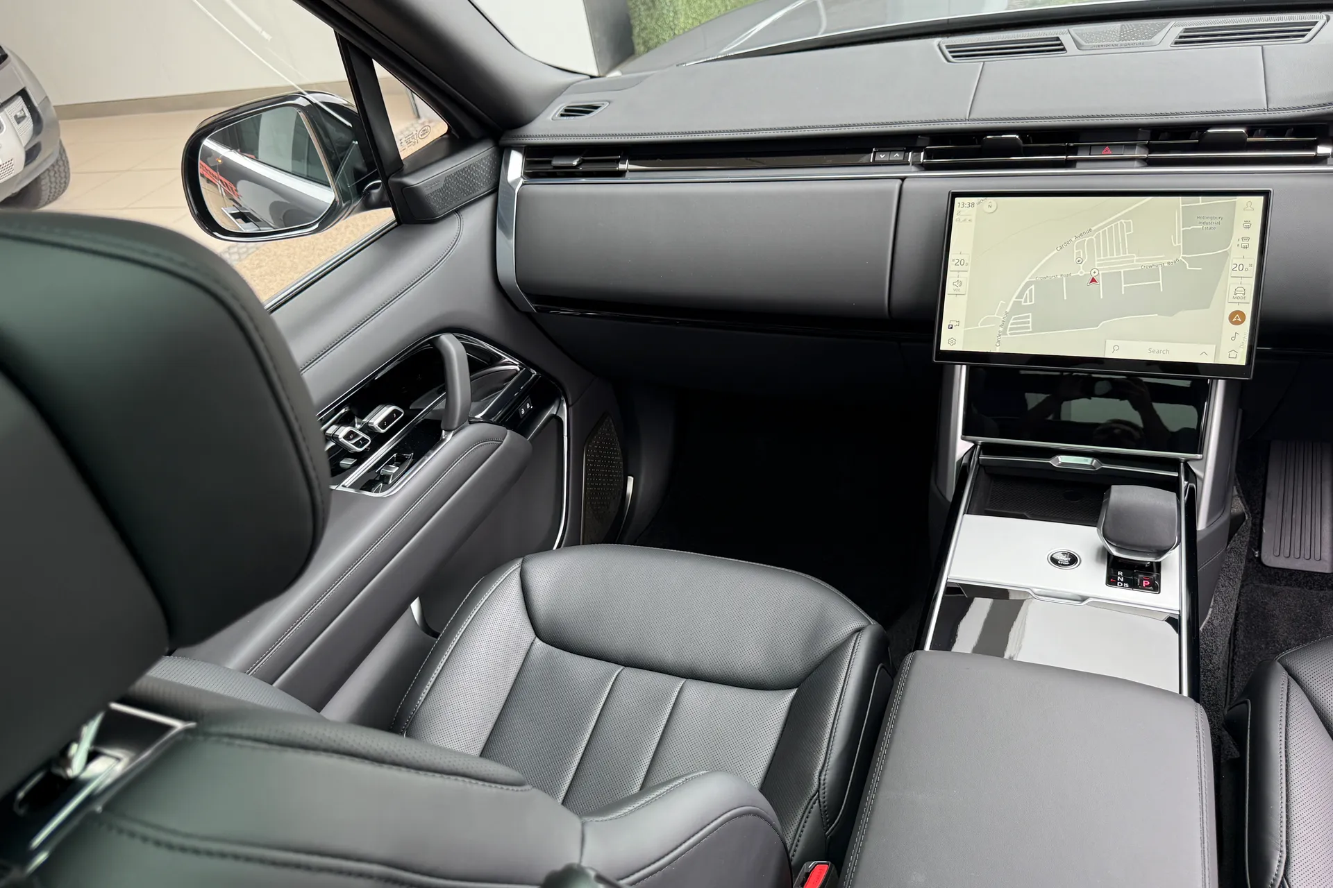 LAND ROVER RANGE ROVER thumbnail image number 34