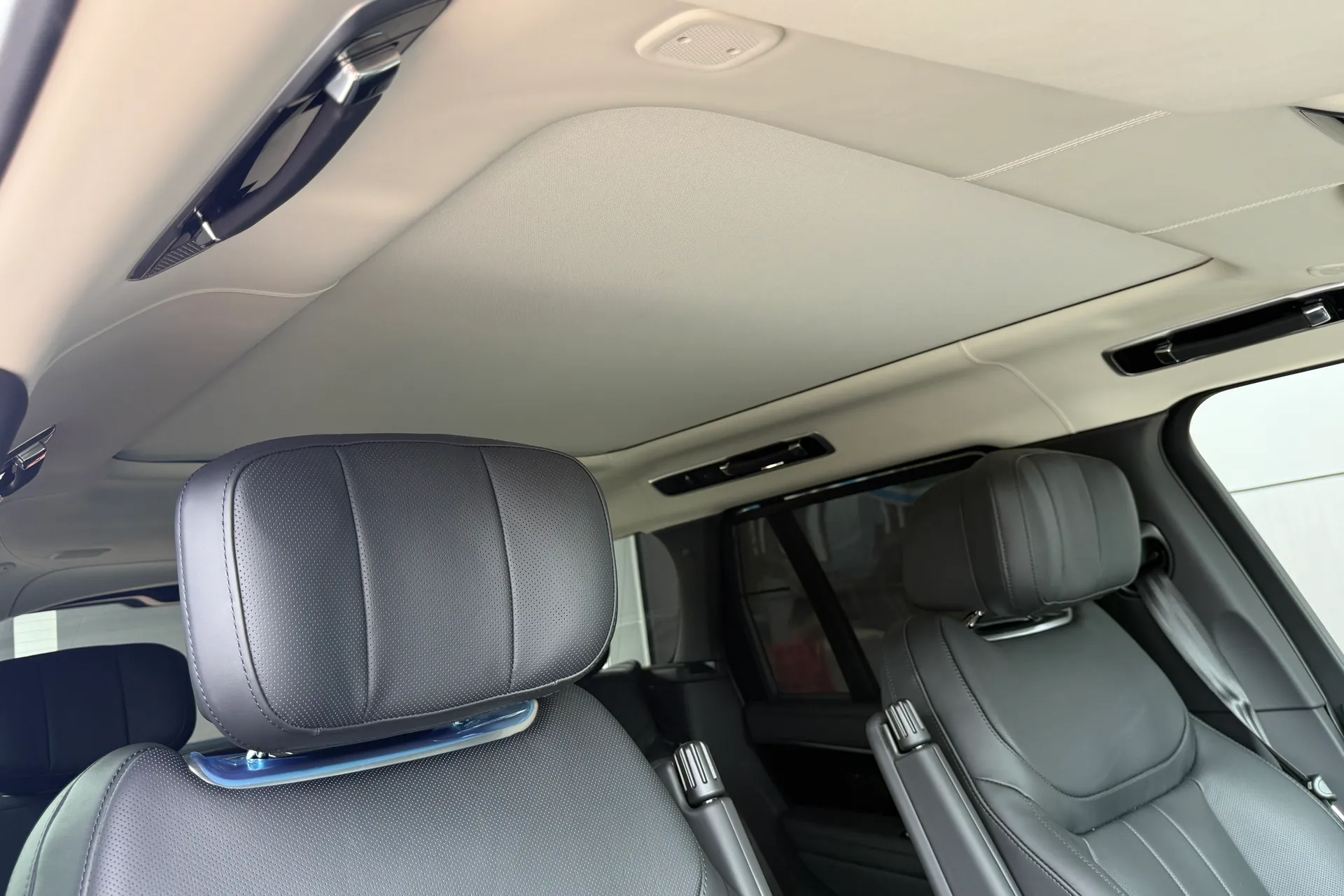 LAND ROVER RANGE ROVER thumbnail image number 8