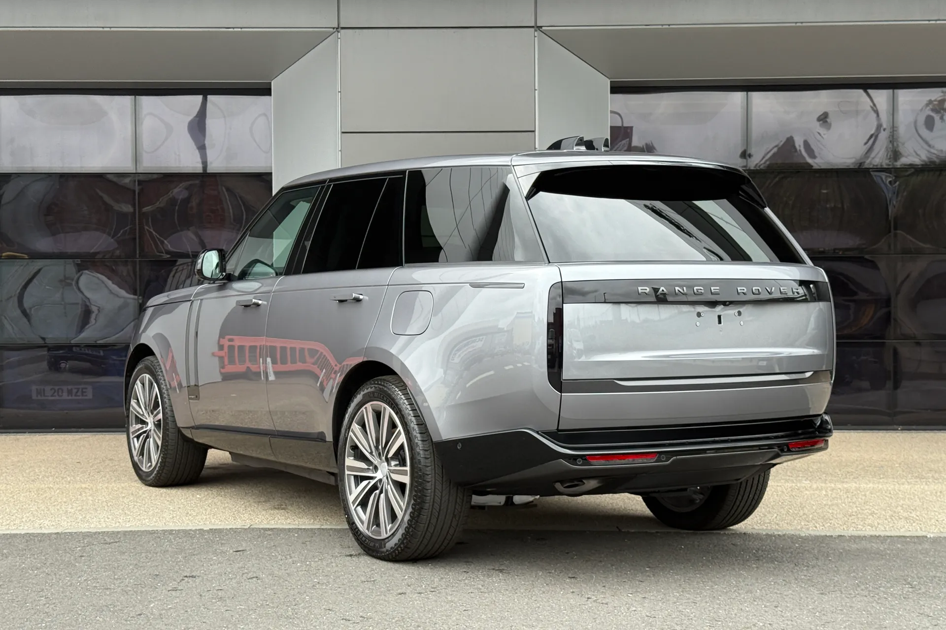 LAND ROVER RANGE ROVER thumbnail image number 16