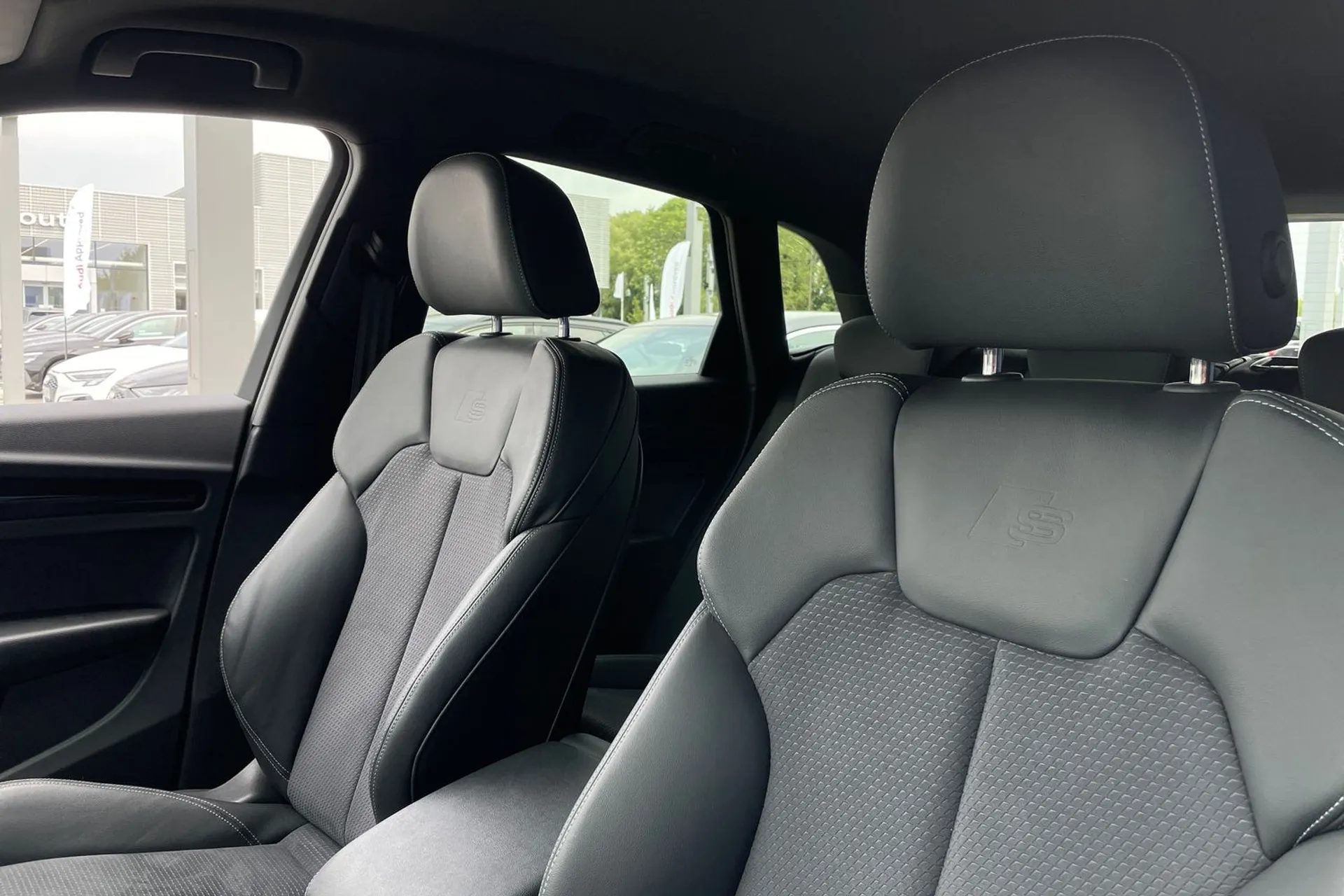 Audi Q5 thumbnail image number 30