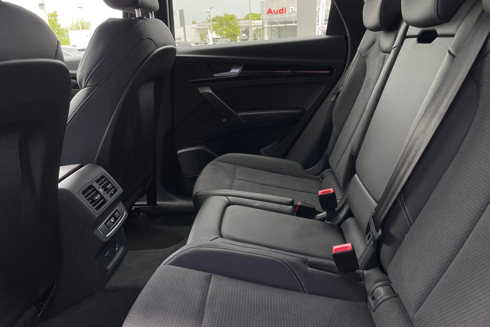 Audi Q5 thumbnail image number 31