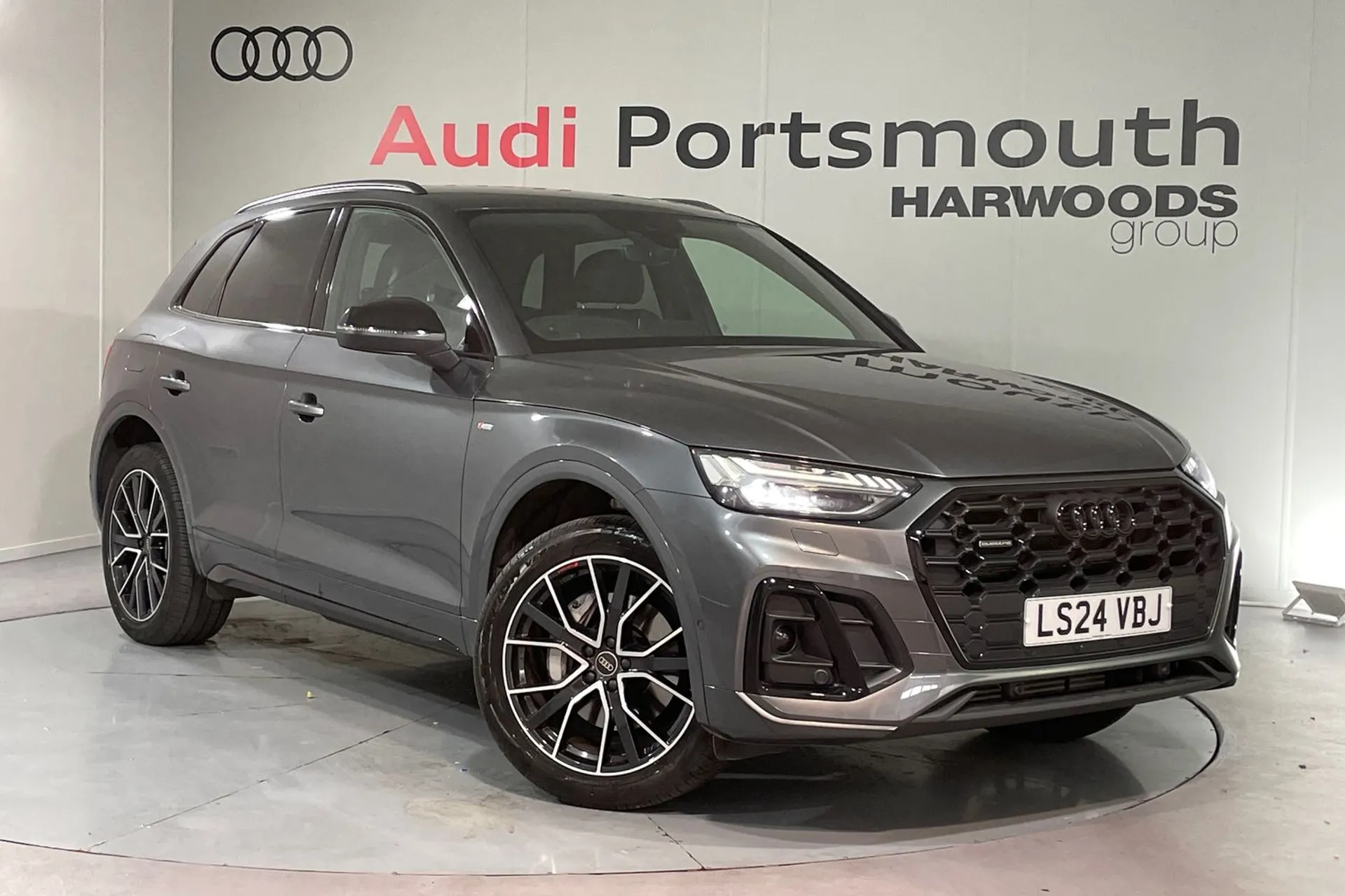 Audi Q5 focused image