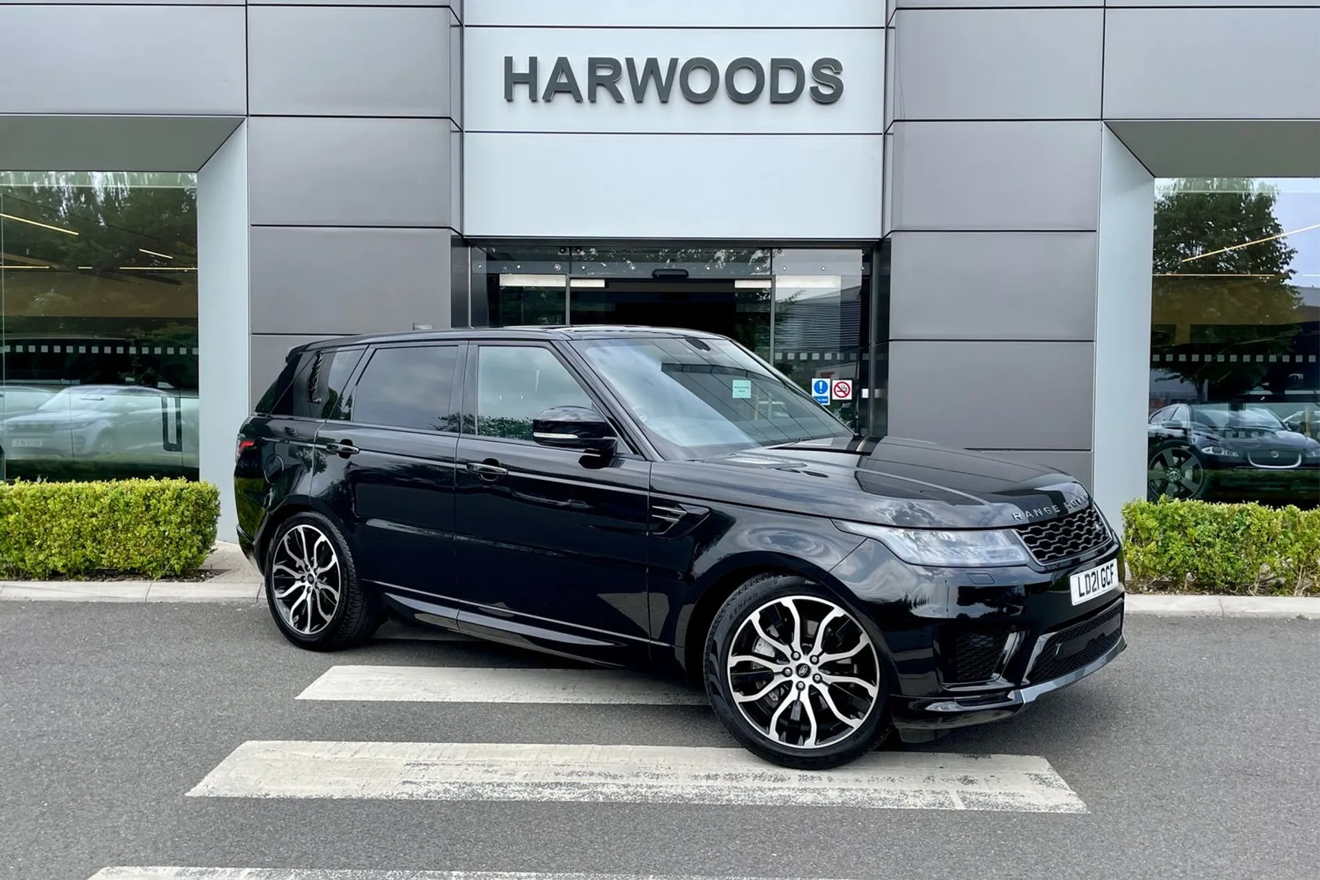 LAND ROVER RANGE ROVER SPORT focused image